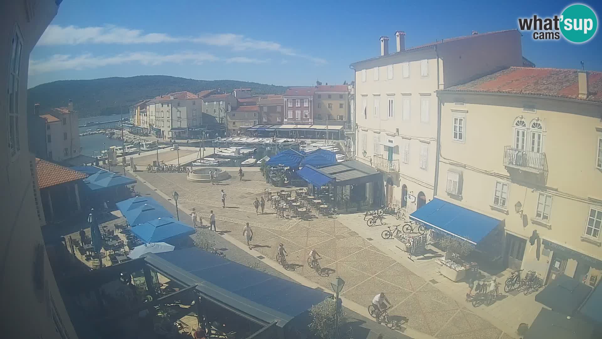LIVE cam Cres city – place principale et “mandrač” – île de Cres – Croatie