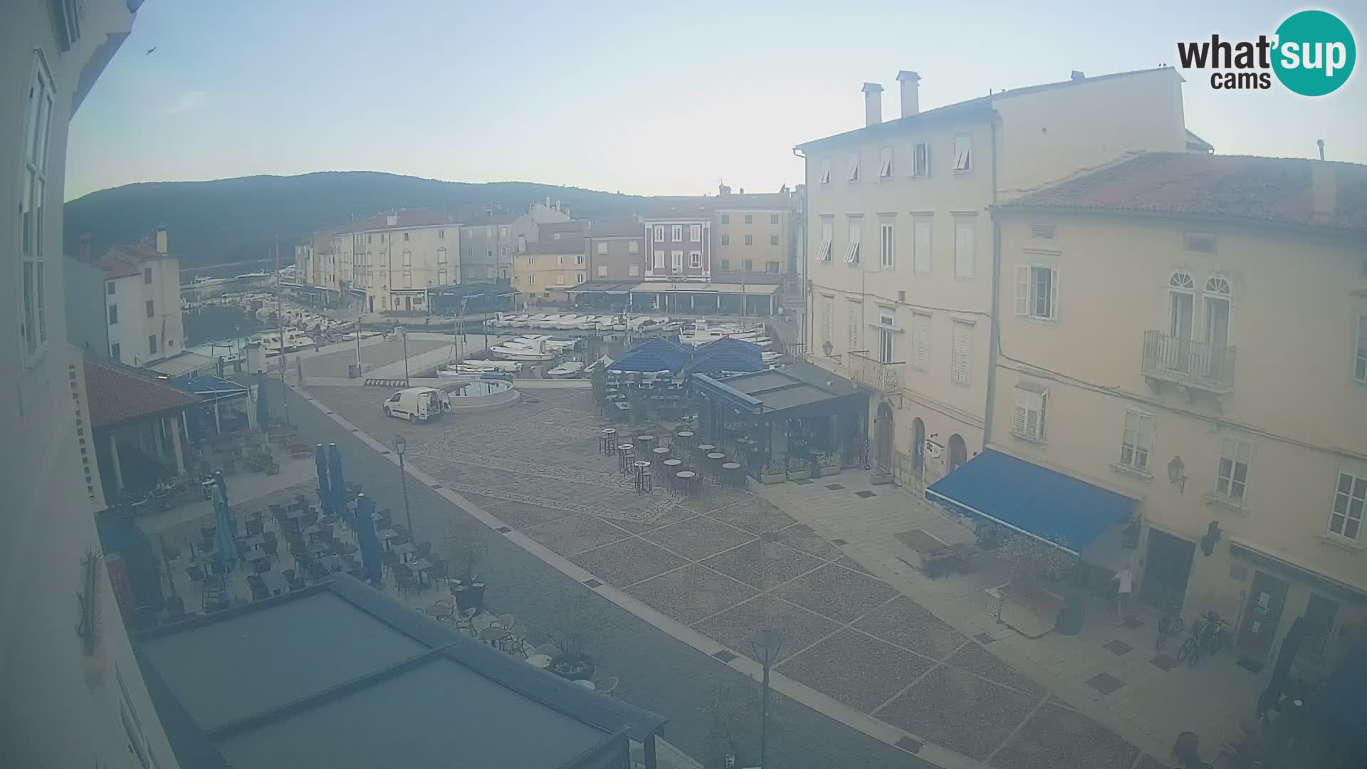 LIVE cam Cres city – place principale et “mandrač” – île de Cres – Croatie