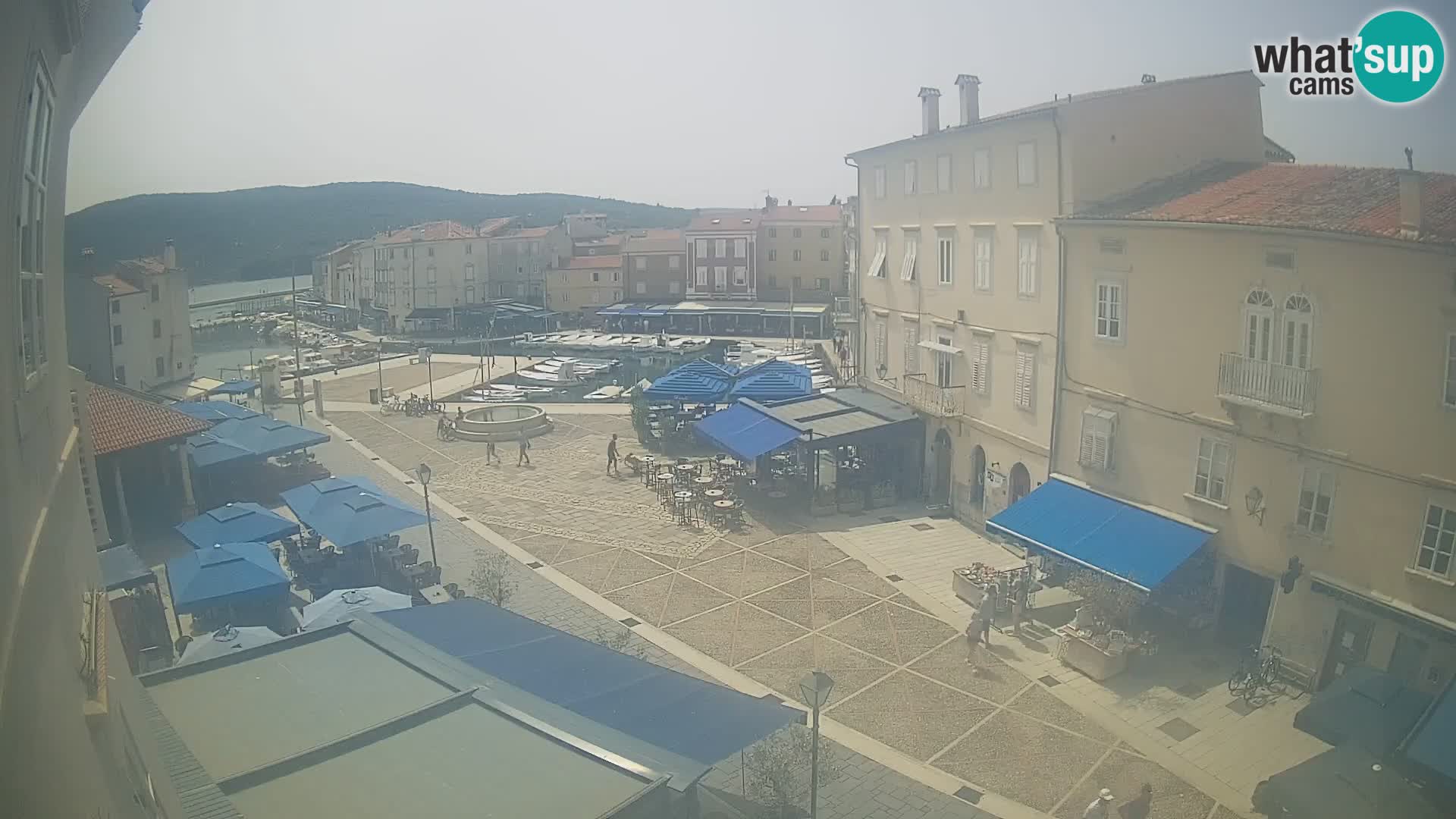 LIVE cam Cres city – place principale et “mandrač” – île de Cres – Croatie