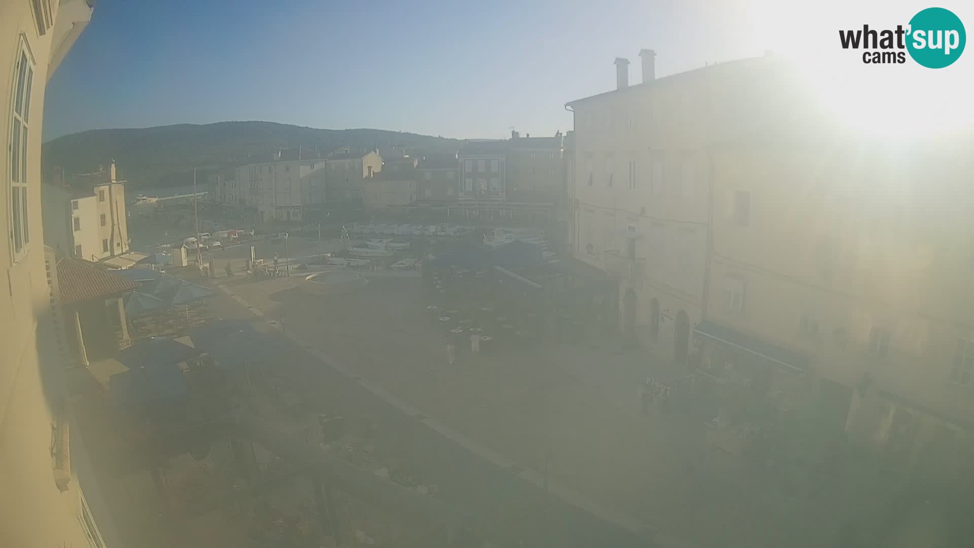 Cámara en vivo ciudad de Cres – plaza principal y “mandrač” – isla de Cres – Croacia