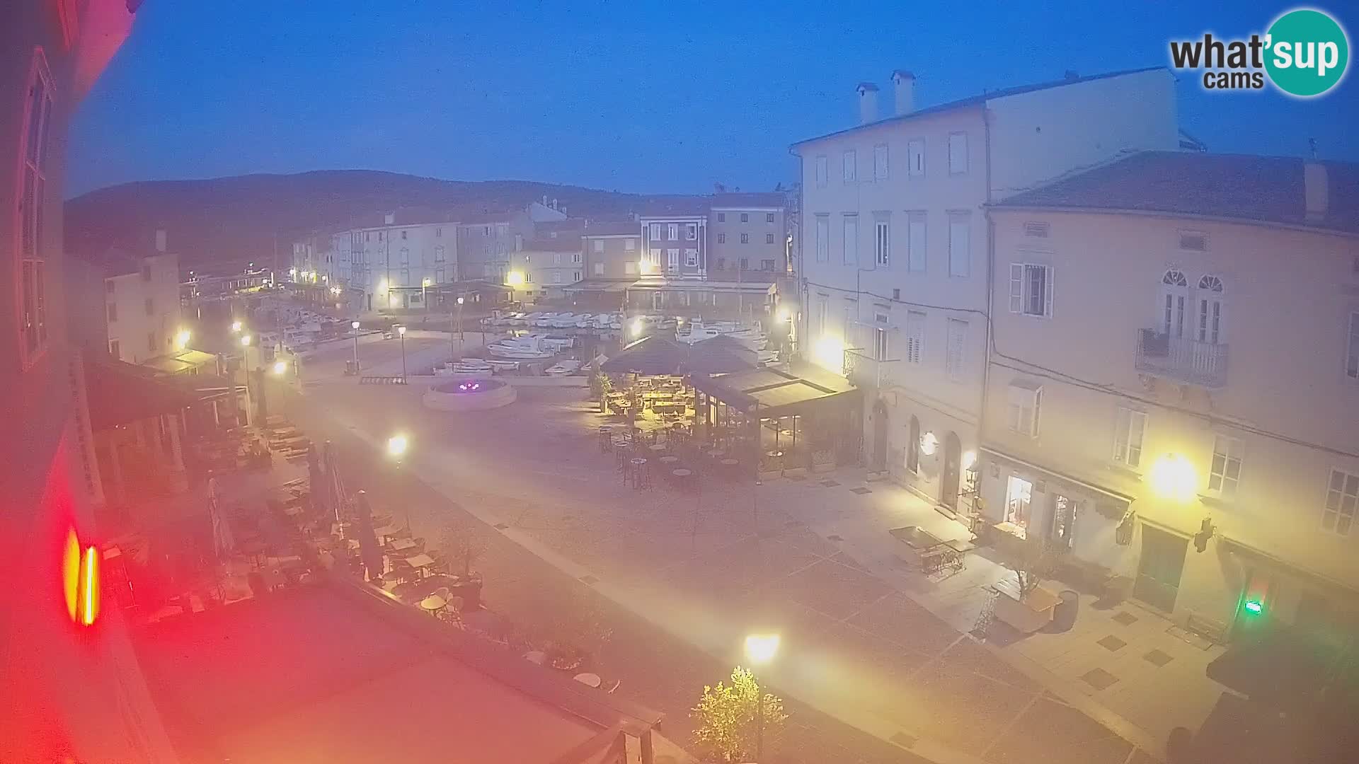 LIVE cam Cres city – place principale et “mandrač” – île de Cres – Croatie