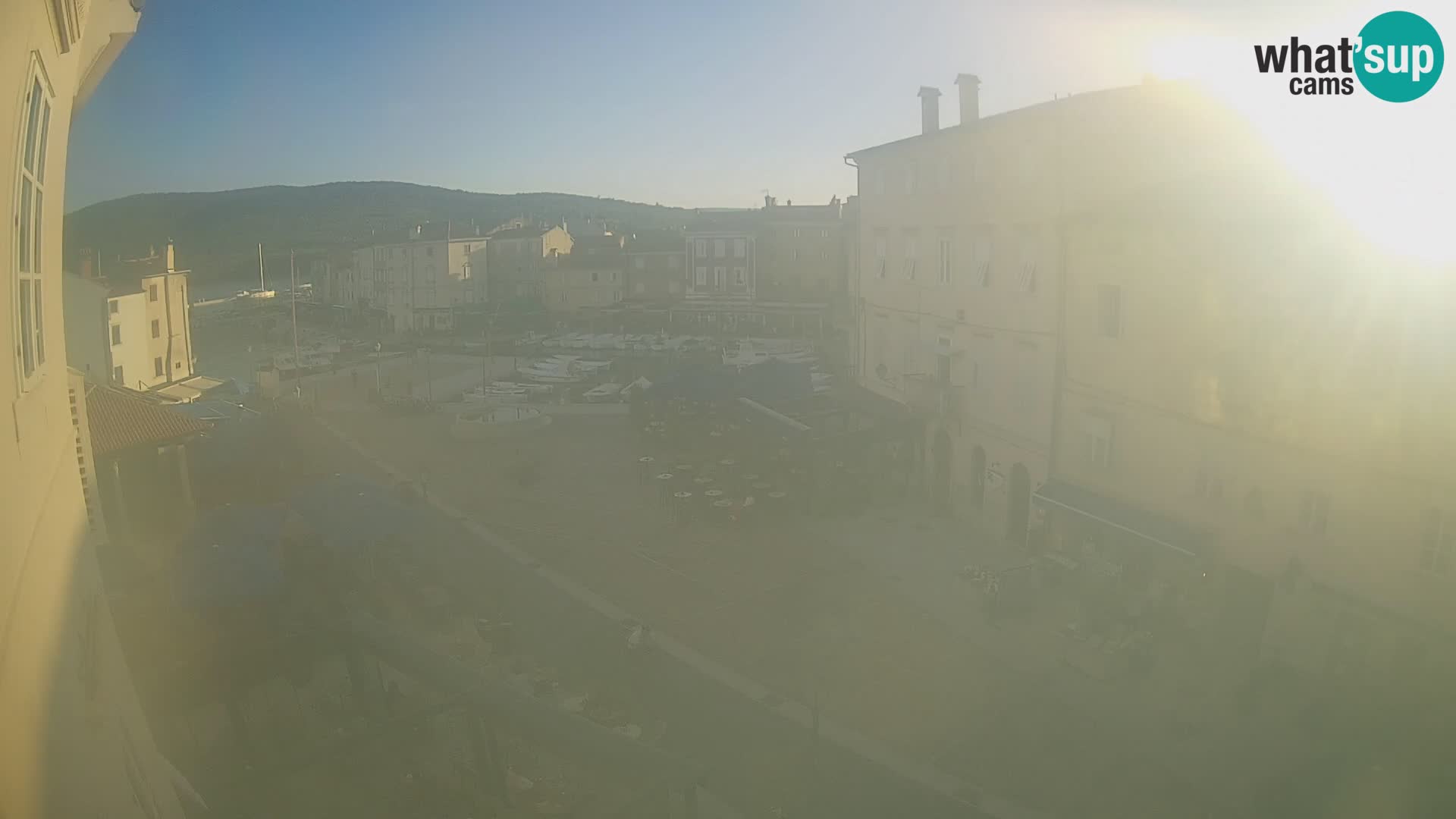 Cámara en vivo ciudad de Cres – plaza principal y “mandrač” – isla de Cres – Croacia