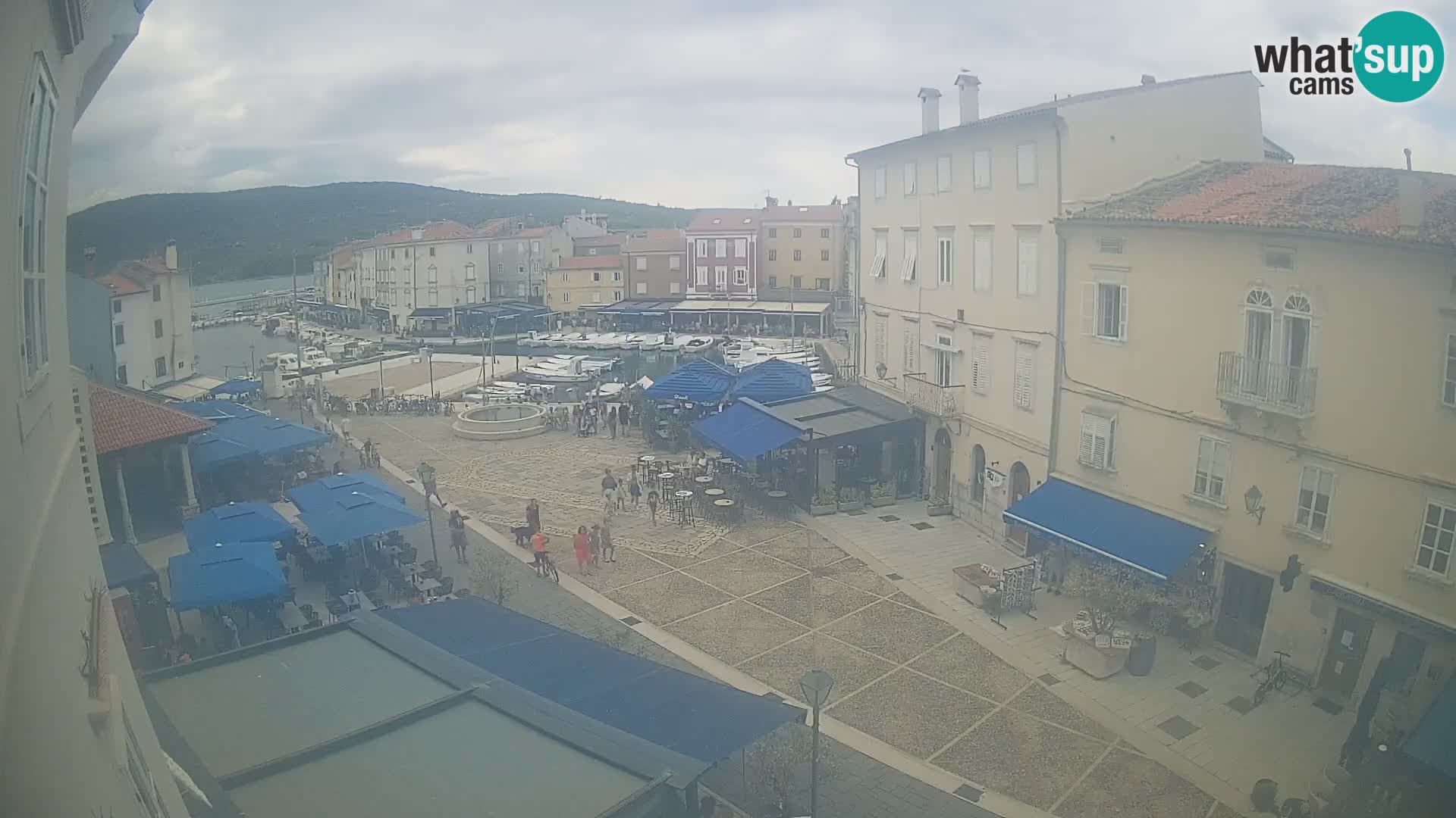 Cámara en vivo ciudad de Cres – plaza principal y “mandrač” – isla de Cres – Croacia