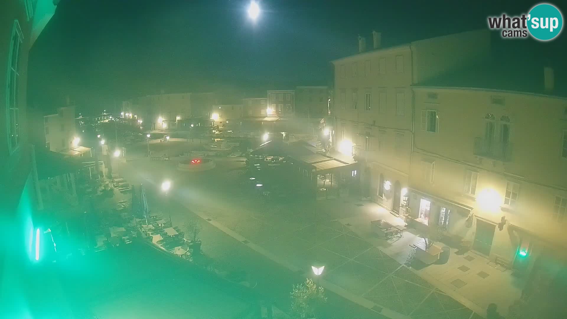 LIVE cam Cres city – place principale et “mandrač” – île de Cres – Croatie