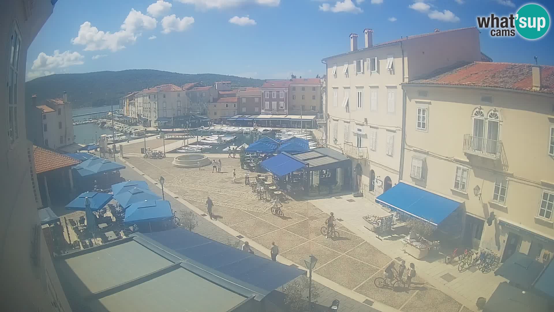 Kamera v ŽIVO Cres mesto – glavni trg in “mandrač” – otok Cres – Hrvaška