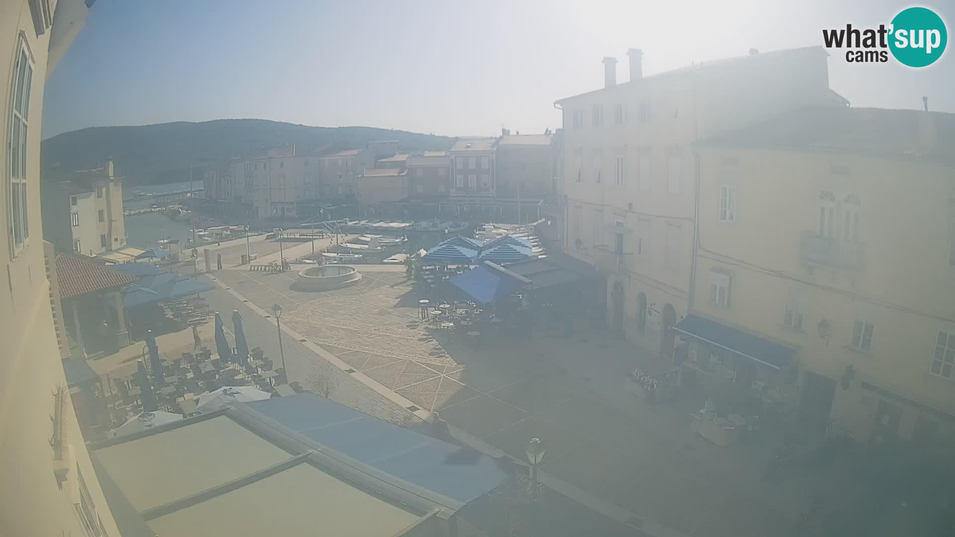 LIVE cam Cres city – place principale et “mandrač” – île de Cres – Croatie