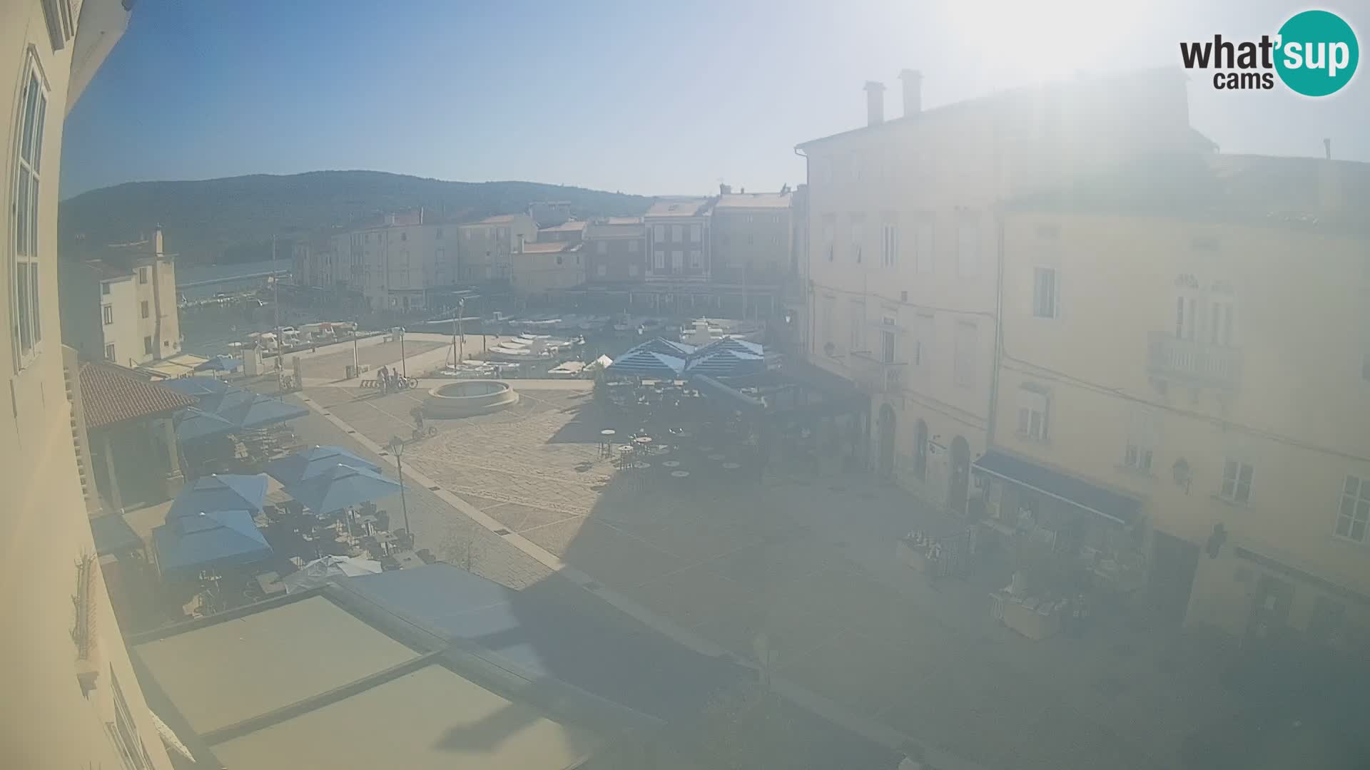LIVE cam Cres city – place principale et “mandrač” – île de Cres – Croatie