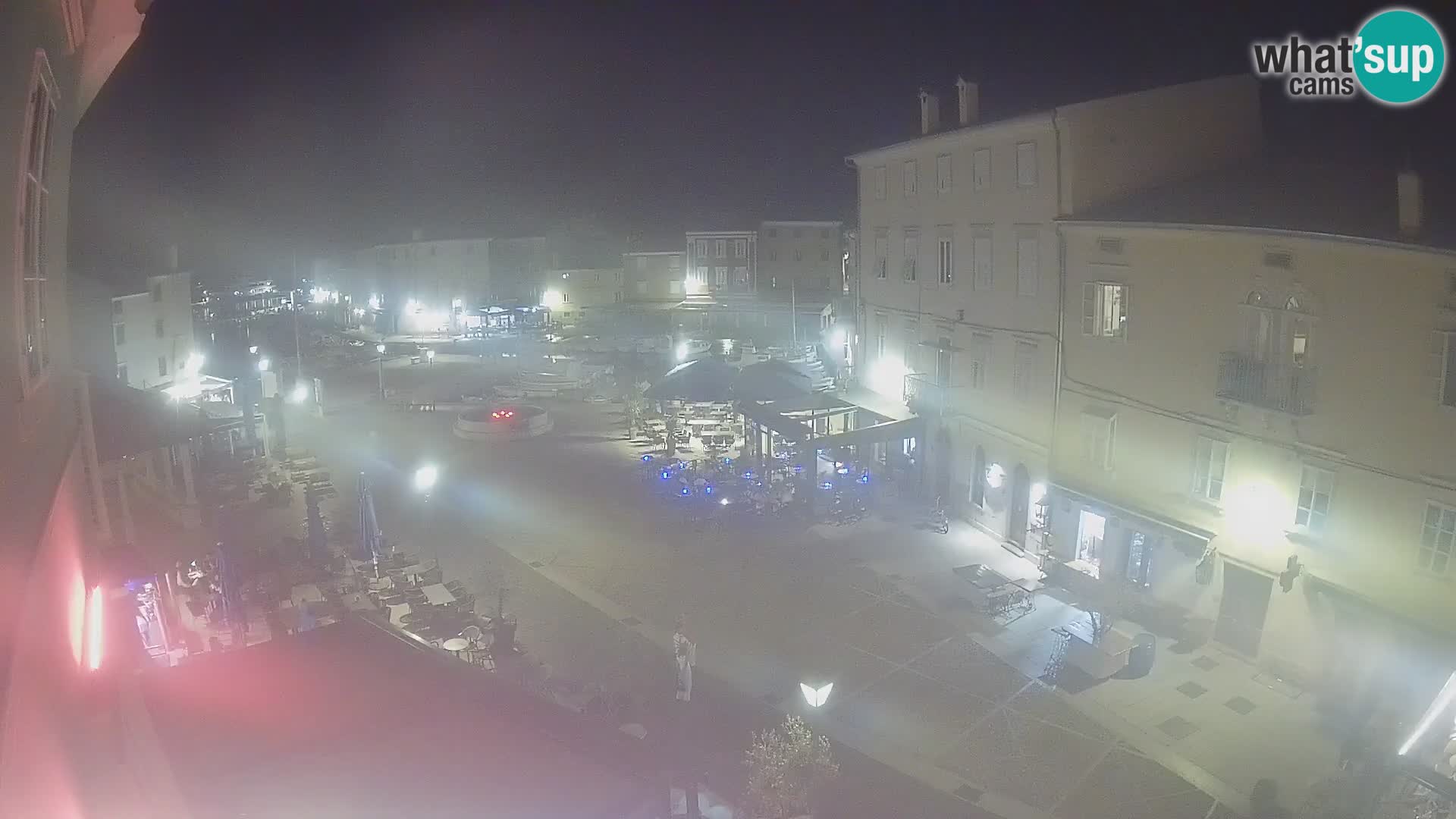 Web kamera Grad Cres – glavni trg i “mandrač” – otok Cres