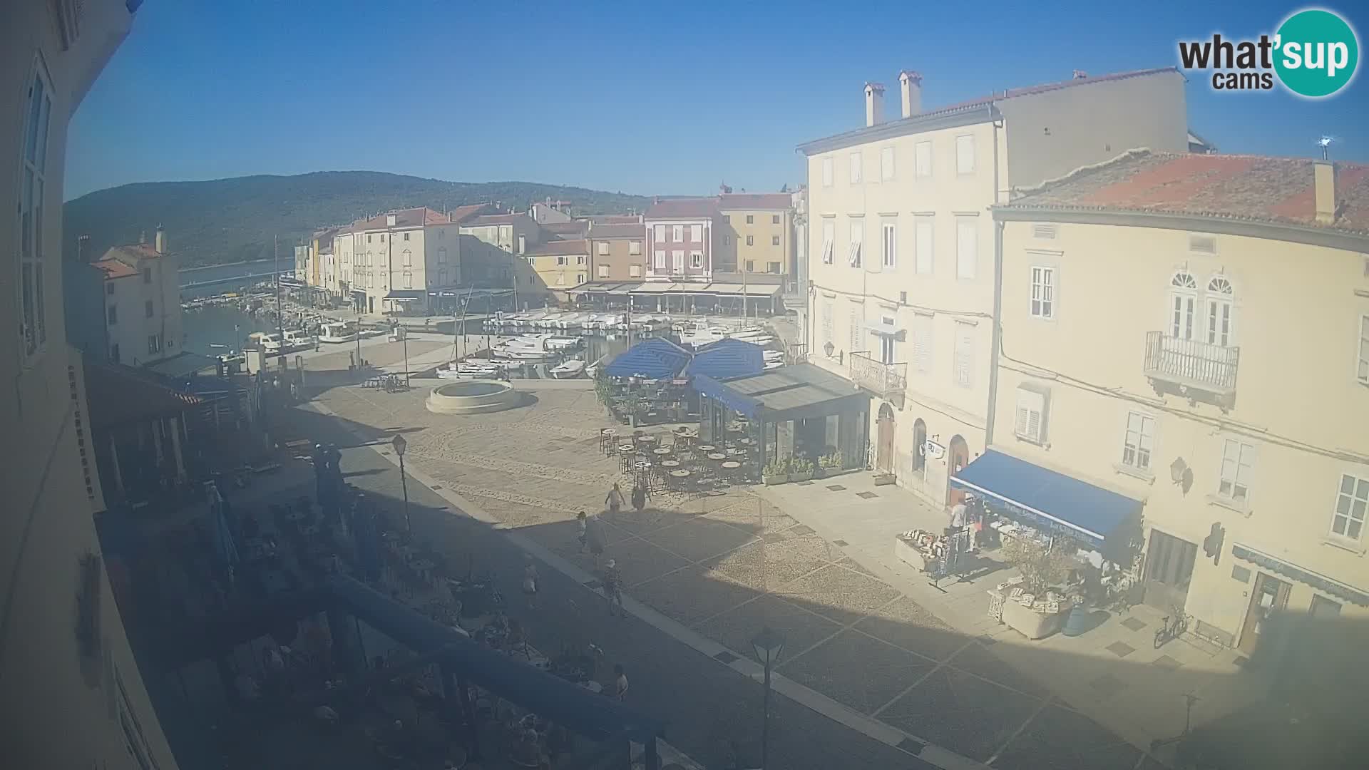 Cámara en vivo ciudad de Cres – plaza principal y “mandrač” – isla de Cres – Croacia