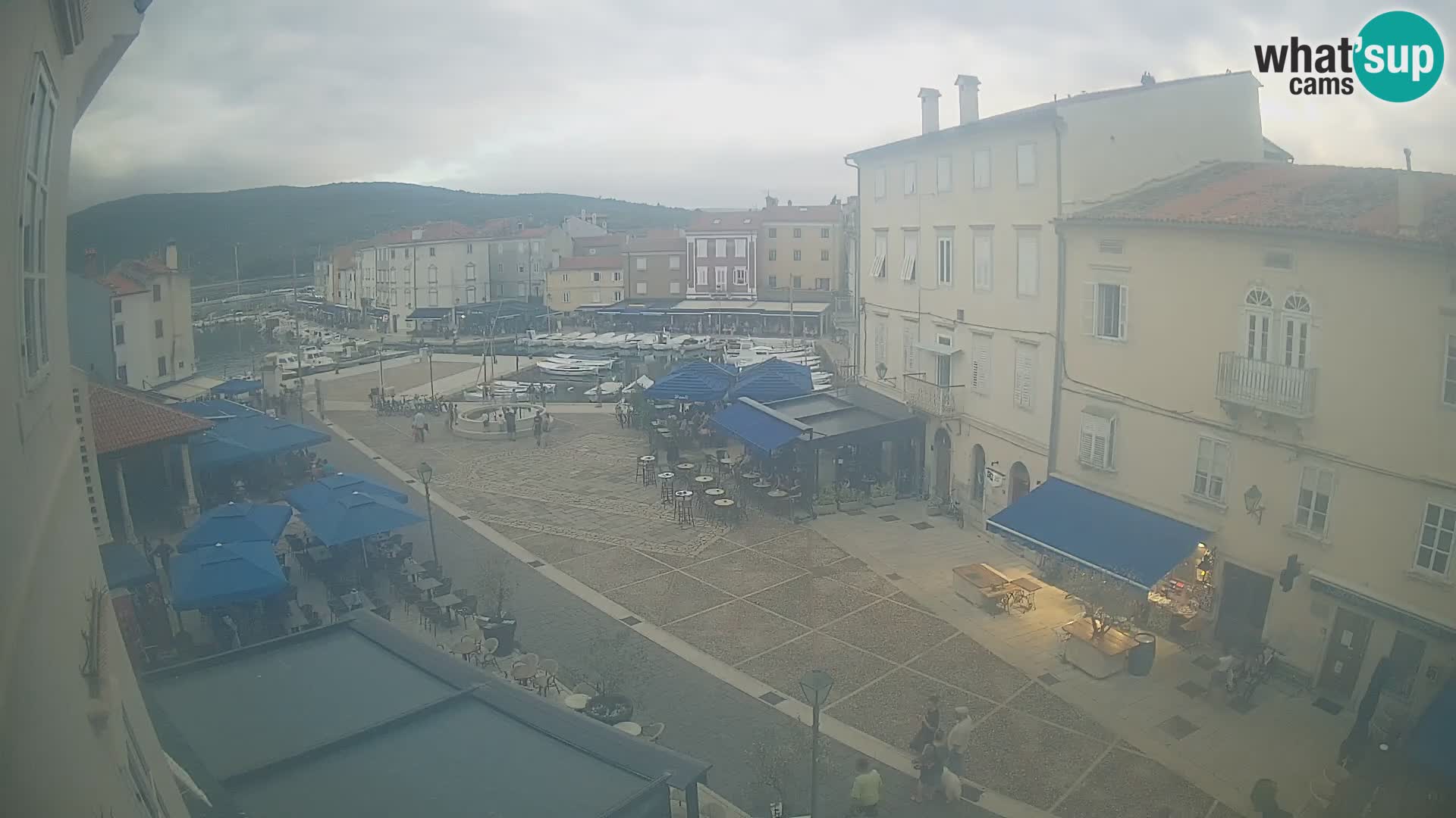 LIVE cam Cres city – place principale et “mandrač” – île de Cres – Croatie