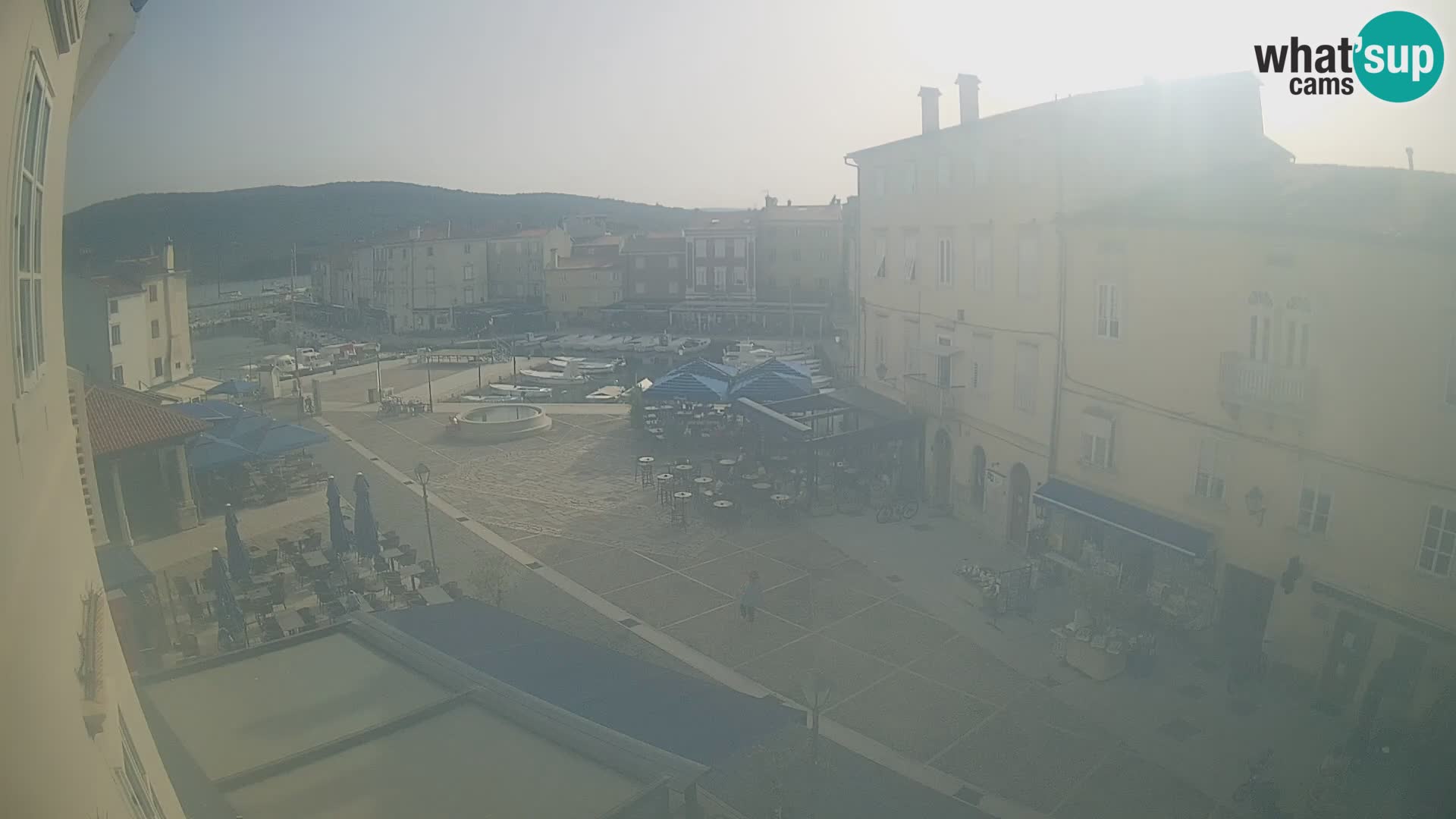 LIVE cam Cres city – place principale et “mandrač” – île de Cres – Croatie