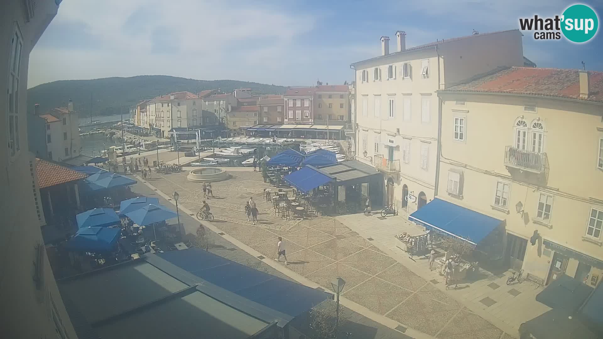 LIVE cam Cres city – place principale et “mandrač” – île de Cres – Croatie