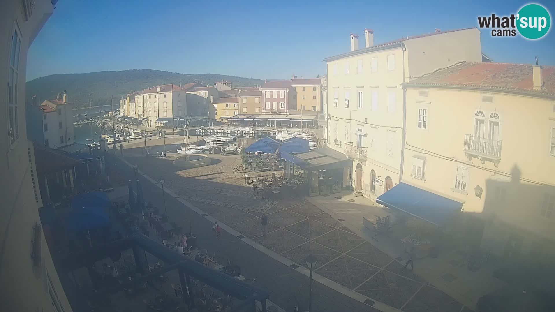 Cámara en vivo ciudad de Cres – plaza principal y “mandrač” – isla de Cres – Croacia