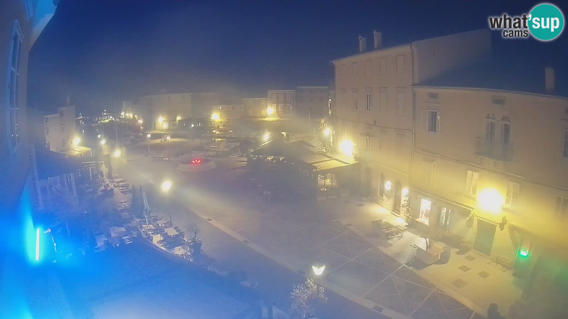 Web kamera Grad Cres – glavni trg i “mandrač” – otok Cres