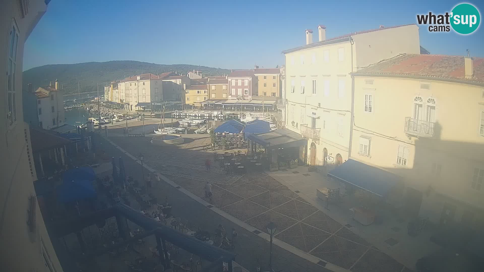 LIVE cam Cres city – place principale et “mandrač” – île de Cres – Croatie
