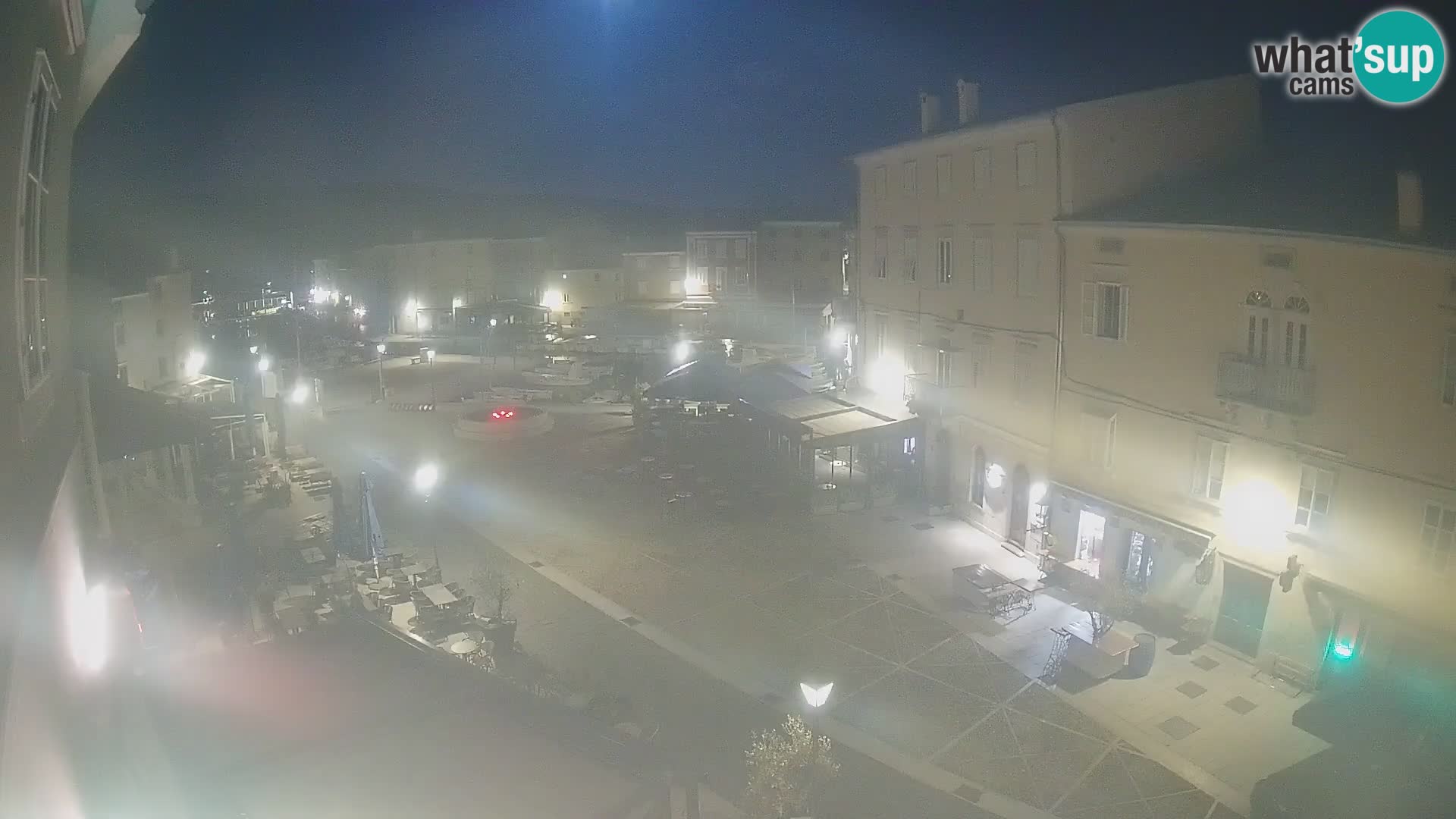 Web kamera Grad Cres – glavni trg i “mandrač” – otok Cres