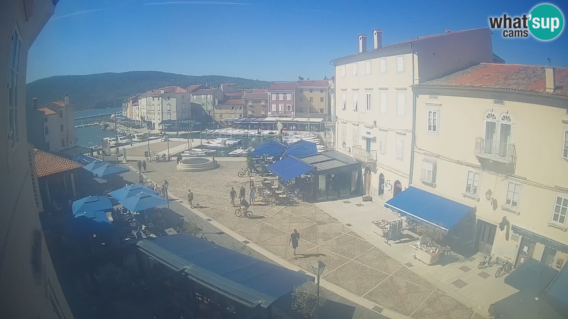Cámara en vivo ciudad de Cres – plaza principal y “mandrač” – isla de Cres – Croacia