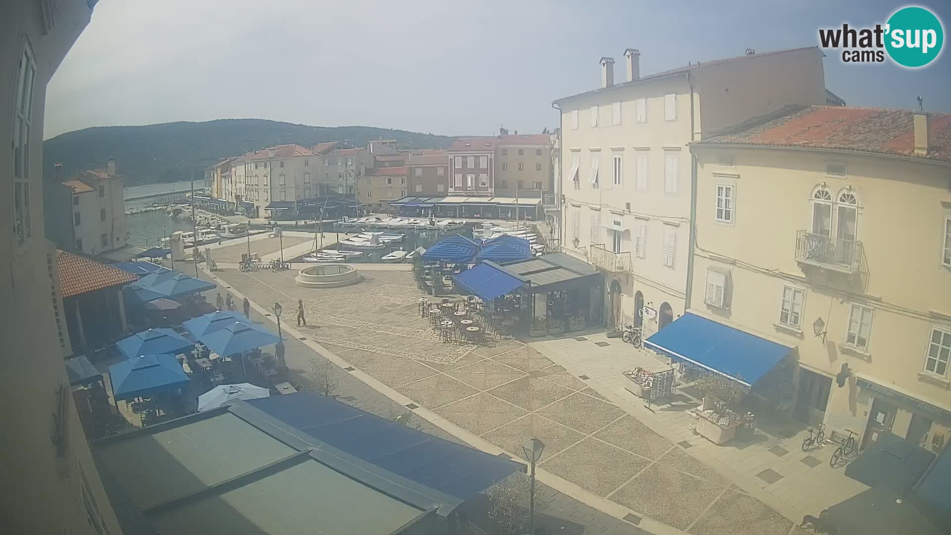 Cámara en vivo ciudad de Cres – plaza principal y “mandrač” – isla de Cres – Croacia