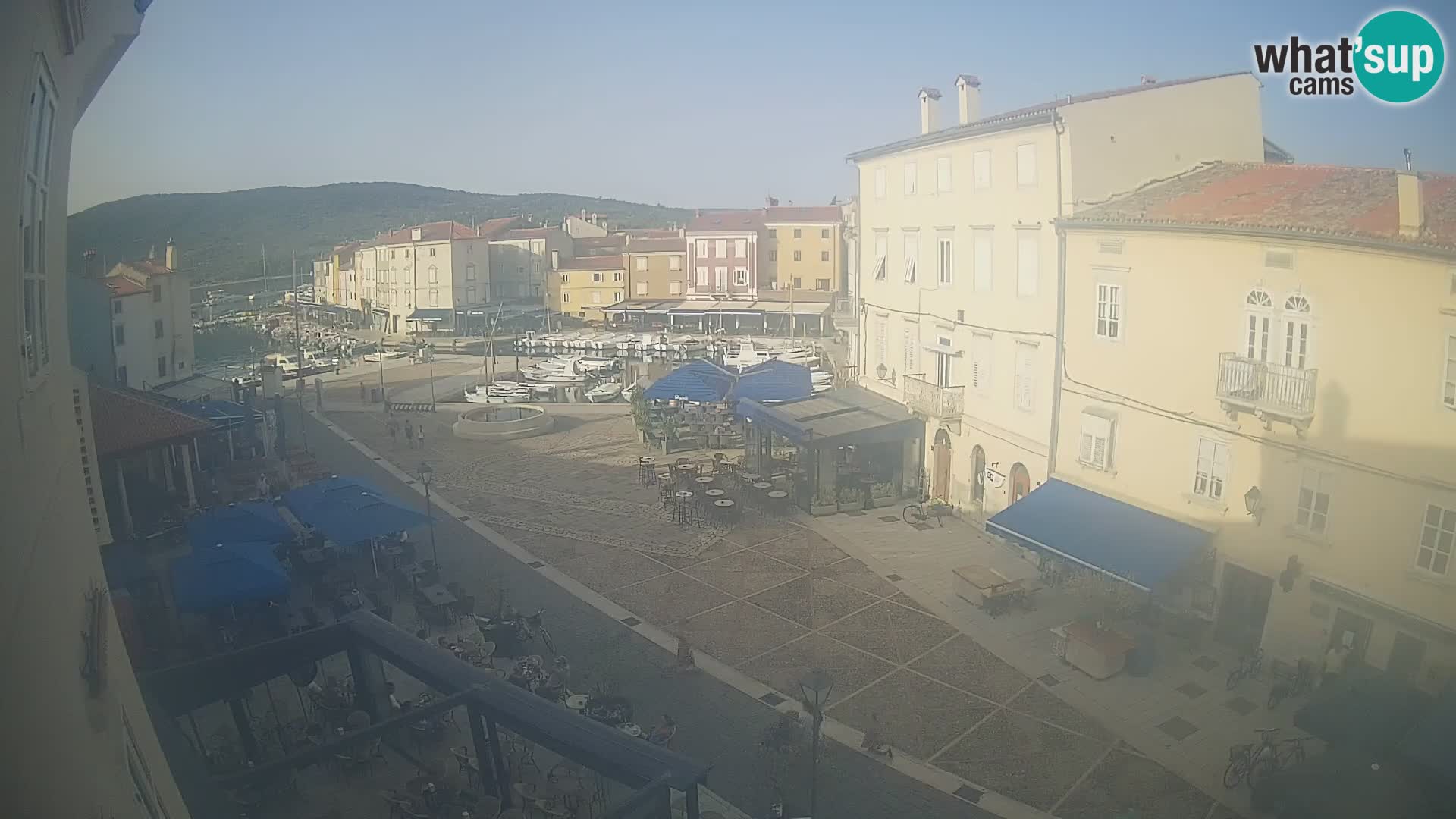 Cámara en vivo ciudad de Cres – plaza principal y “mandrač” – isla de Cres – Croacia