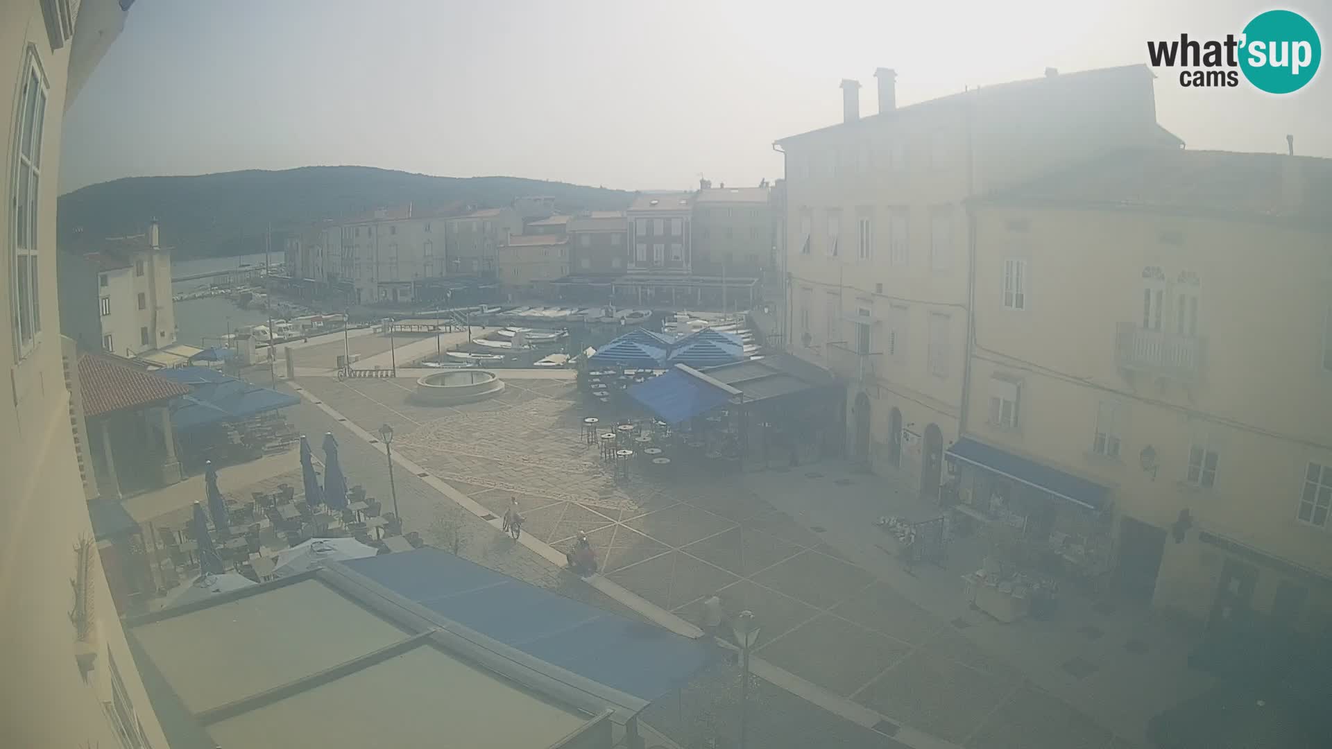 Cámara en vivo ciudad de Cres – plaza principal y “mandrač” – isla de Cres – Croacia