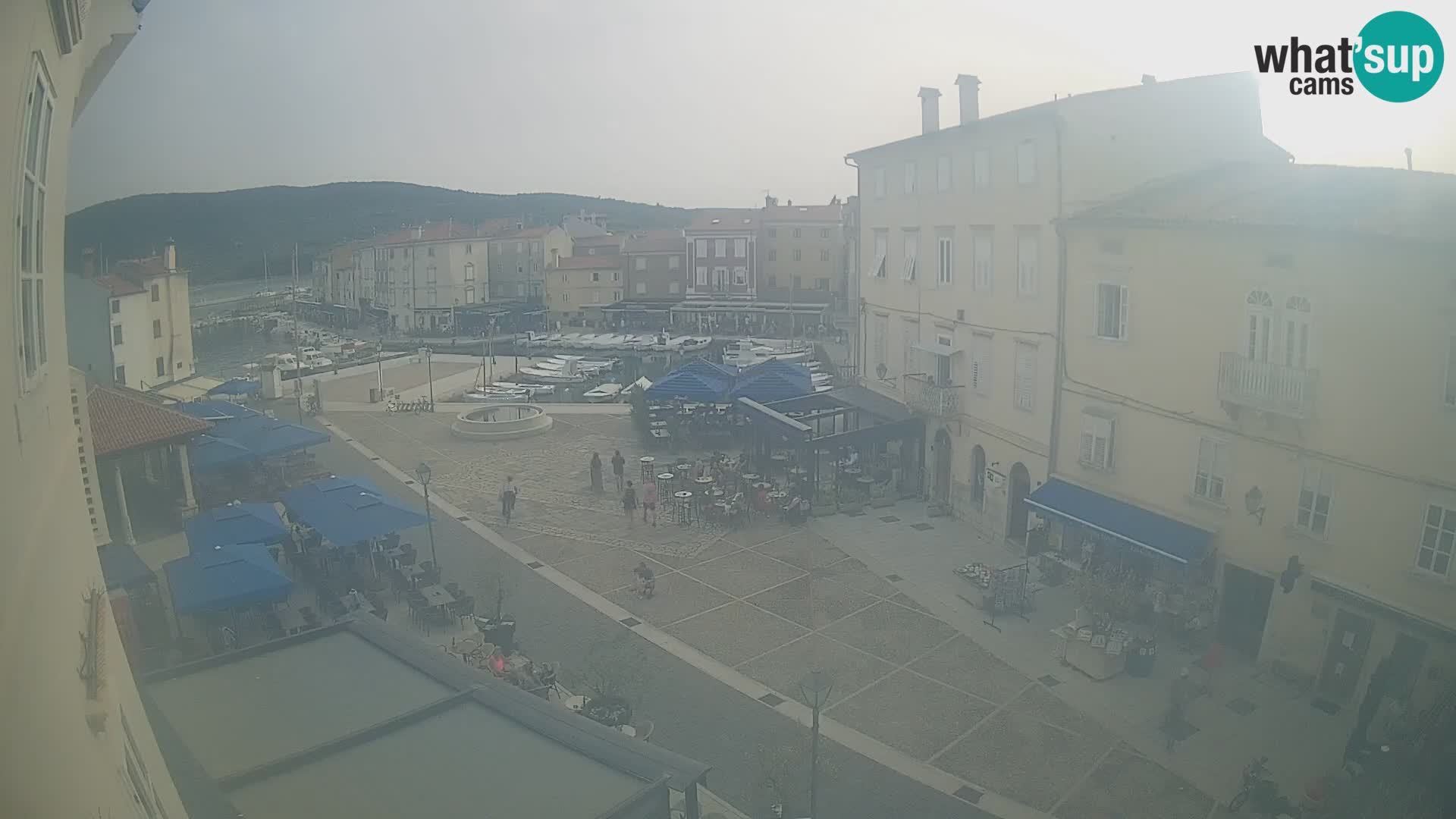 LIVE cam Cres city – place principale et “mandrač” – île de Cres – Croatie