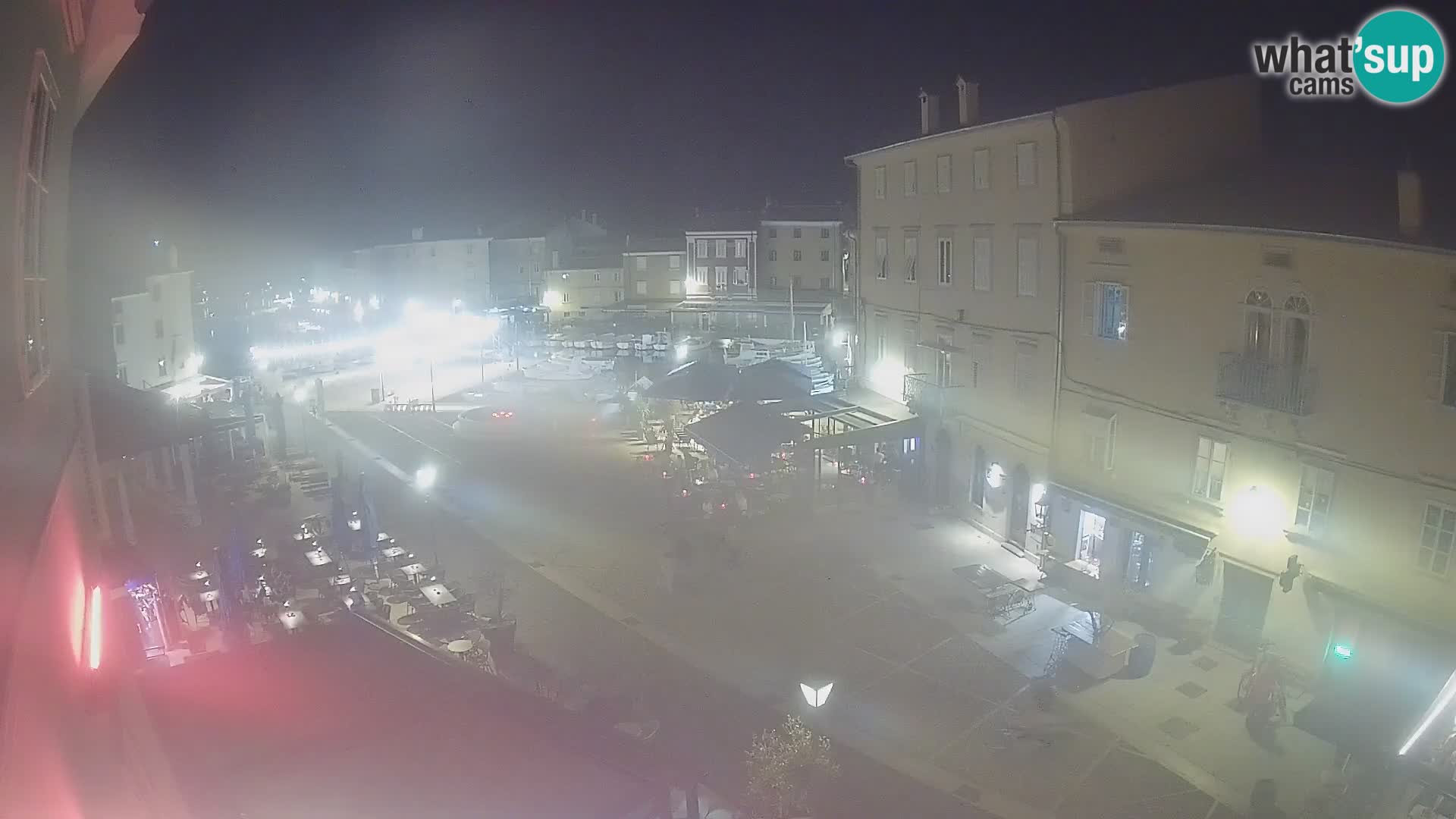 Web kamera Grad Cres – glavni trg i “mandrač” – otok Cres