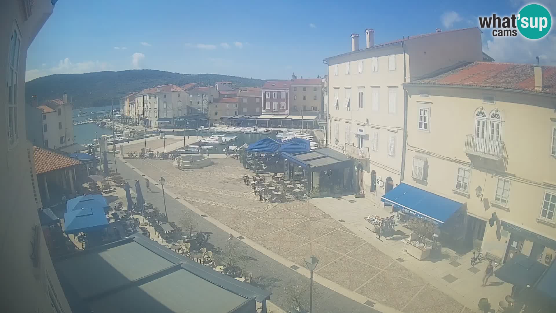 Cámara en vivo ciudad de Cres – plaza principal y “mandrač” – isla de Cres – Croacia