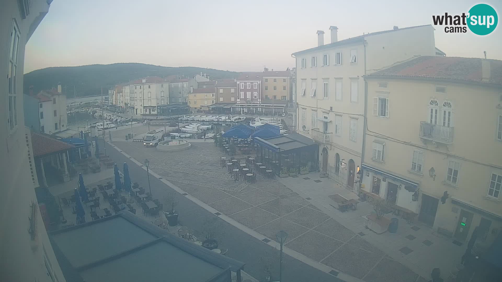 LIVE cam Cres città – piazza principale e “mandrač” – isola di Cherso – Croazia
