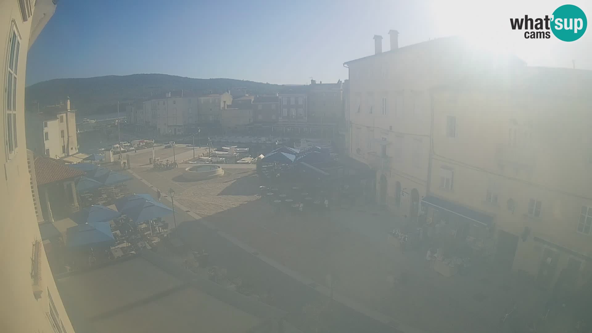 Cámara en vivo ciudad de Cres – plaza principal y “mandrač” – isla de Cres – Croacia