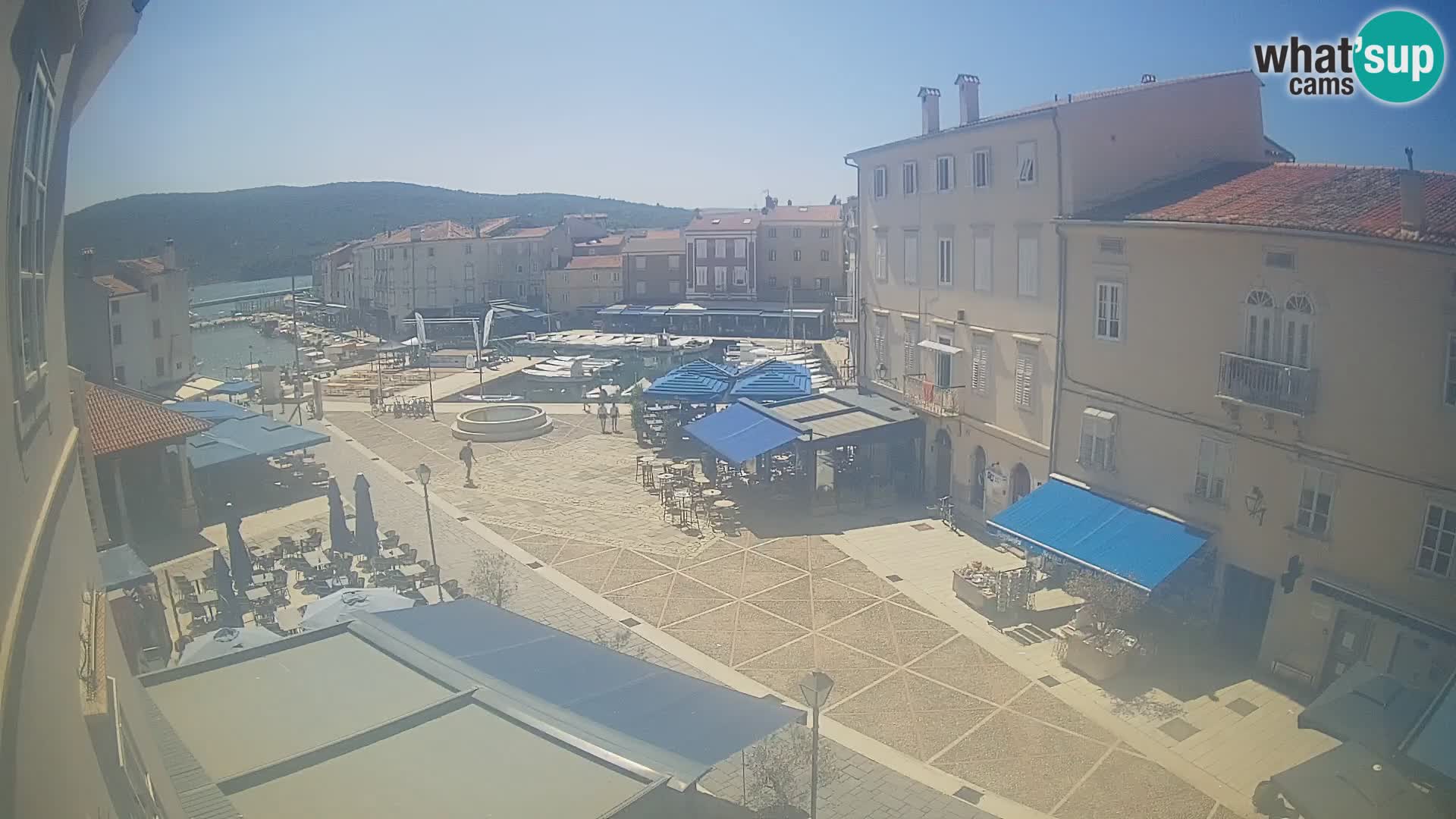 LIVE cam Cres city – place principale et “mandrač” – île de Cres – Croatie