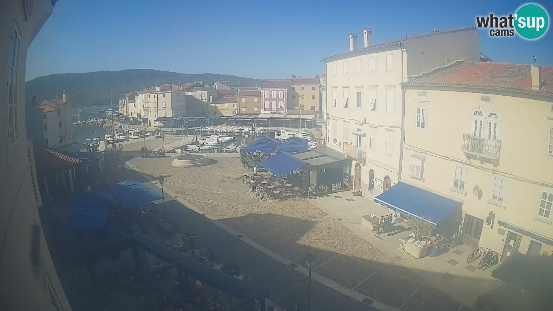 Cámara en vivo ciudad de Cres – plaza principal y “mandrač” – isla de Cres – Croacia