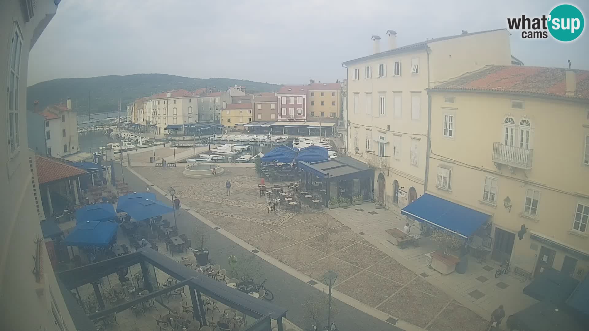Cámara en vivo ciudad de Cres – plaza principal y “mandrač” – isla de Cres – Croacia