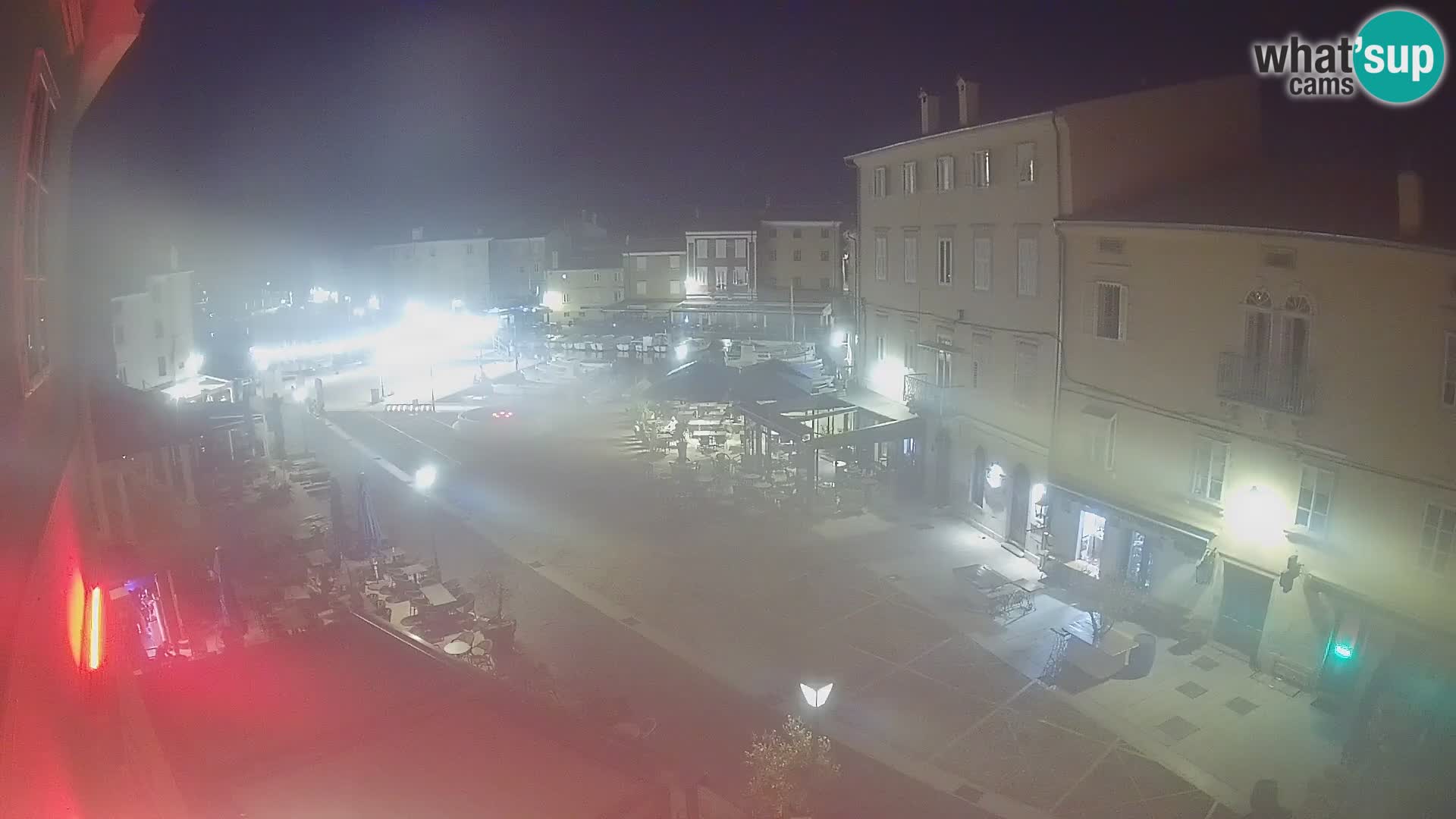 V ŽIVO spletna kamera Cres mesto – glavni trg in “mandrač” – otok Cres – Hrvaška