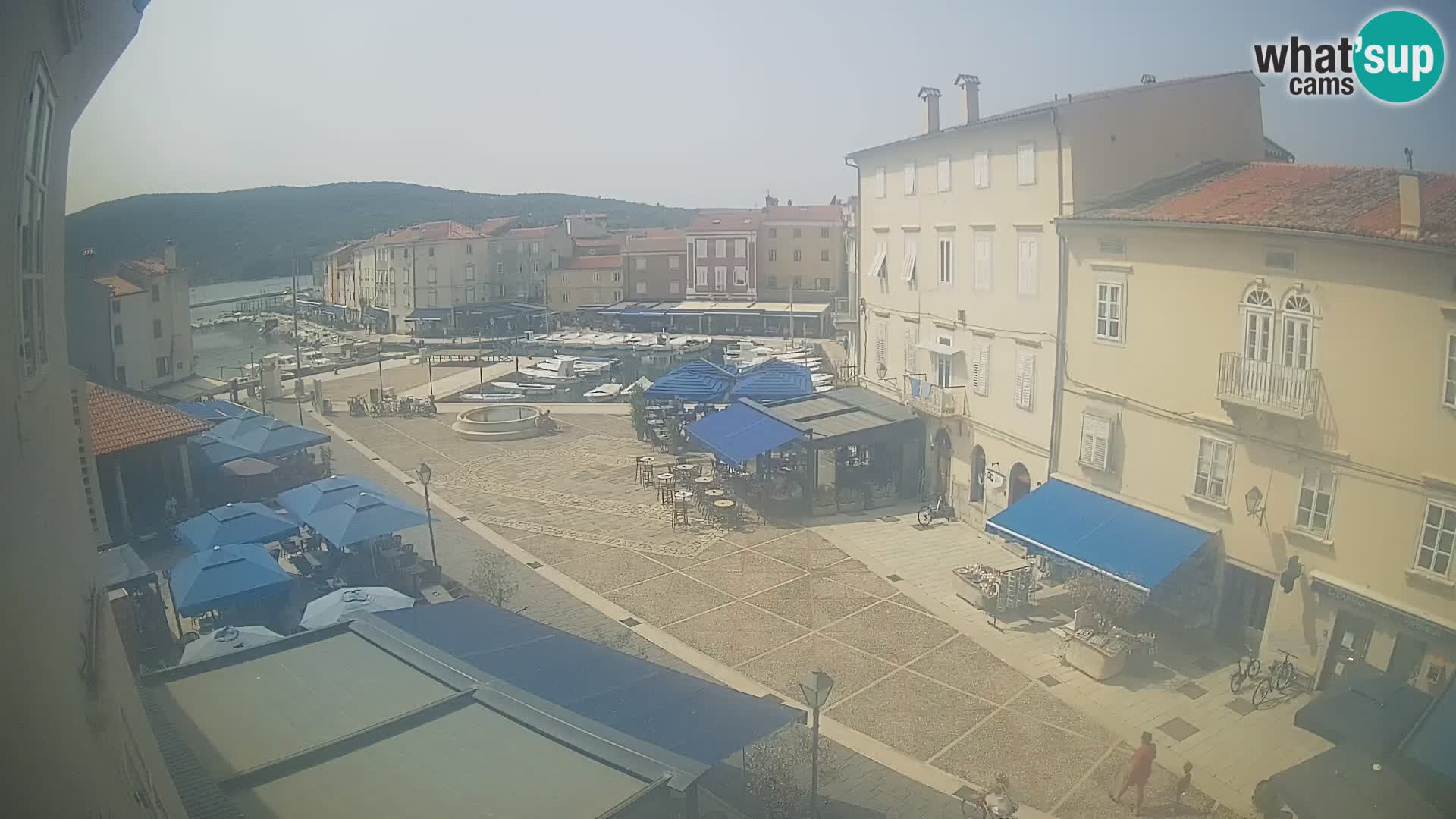 LIVE cam Cres city – place principale et “mandrač” – île de Cres – Croatie