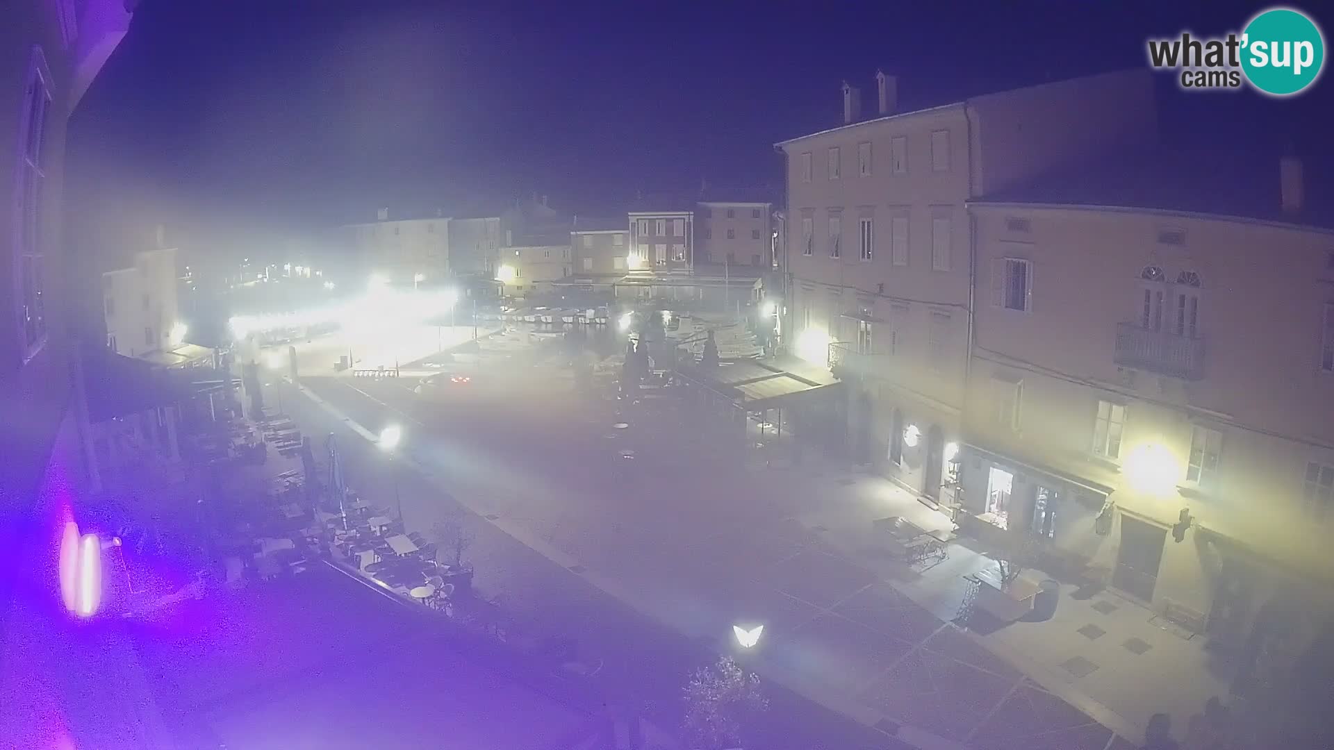 Web kamera Grad Cres – glavni trg i “mandrač” – otok Cres
