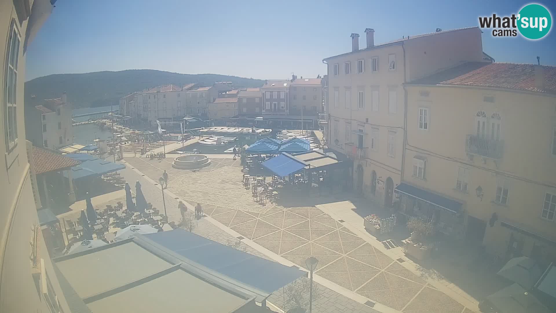 Cámara en vivo ciudad de Cres – plaza principal y “mandrač” – isla de Cres – Croacia