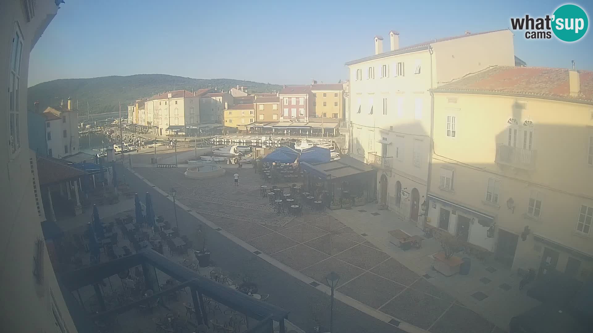 Cámara en vivo ciudad de Cres – plaza principal y “mandrač” – isla de Cres – Croacia