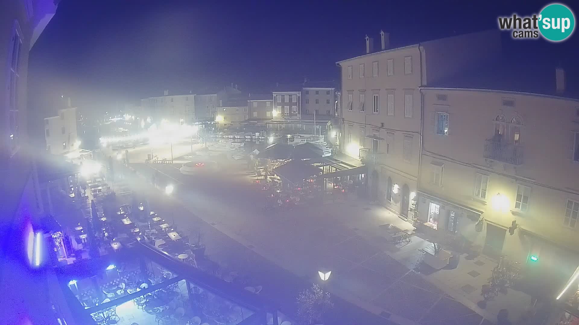 Web kamera Grad Cres – glavni trg i “mandrač” – otok Cres
