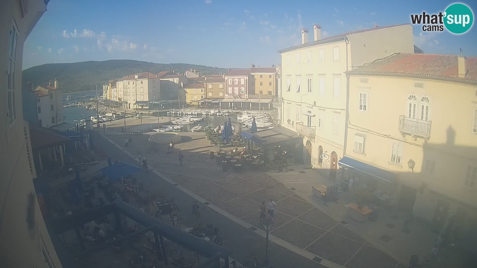 LIVE cam Cres city – place principale et “mandrač” – île de Cres – Croatie