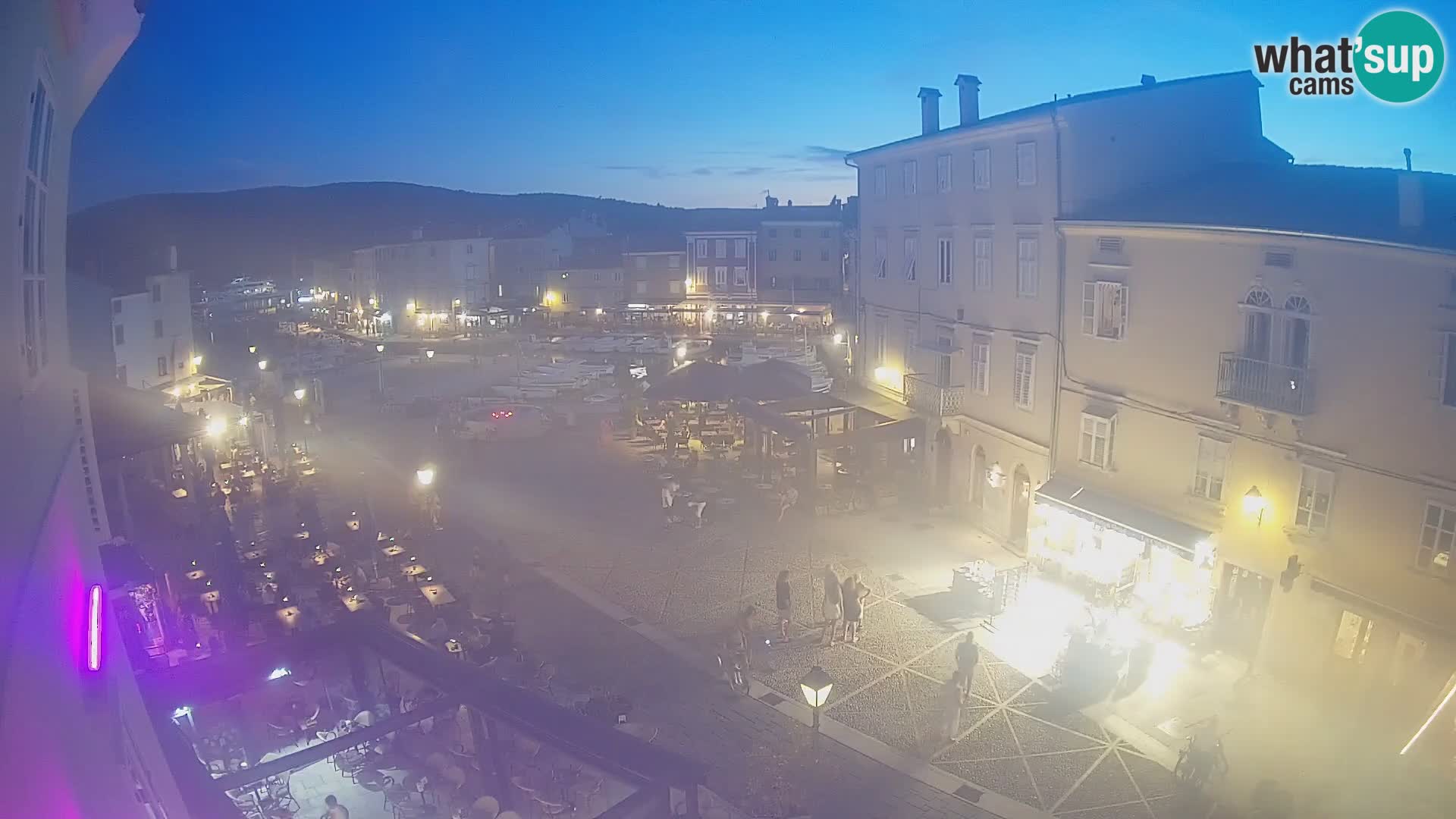 Cámara en vivo ciudad de Cres – plaza principal y “mandrač” – isla de Cres – Croacia