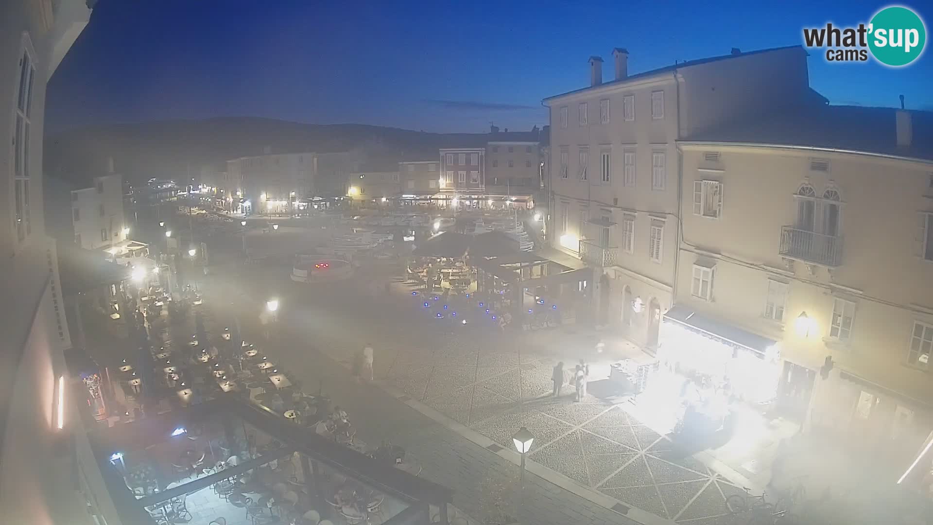 Cámara en vivo ciudad de Cres – plaza principal y “mandrač” – isla de Cres – Croacia