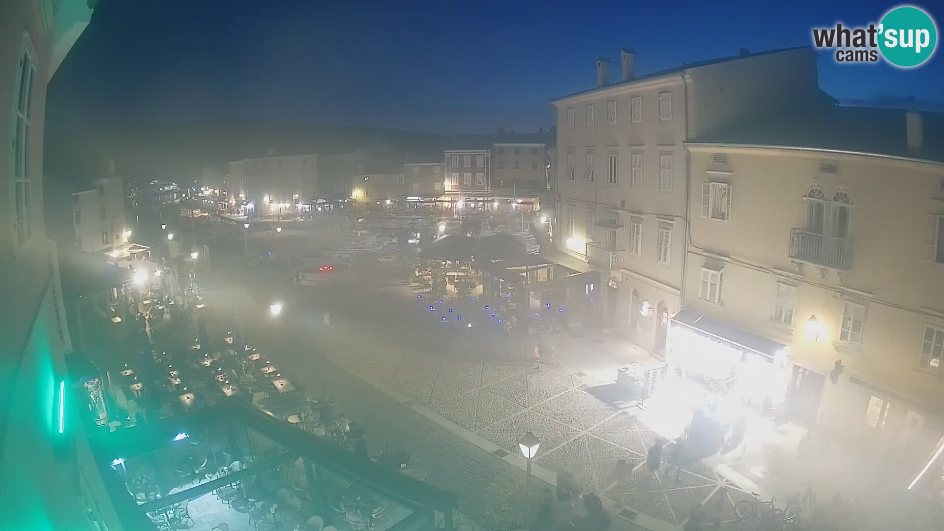 Cámara en vivo ciudad de Cres – plaza principal y “mandrač” – isla de Cres – Croacia