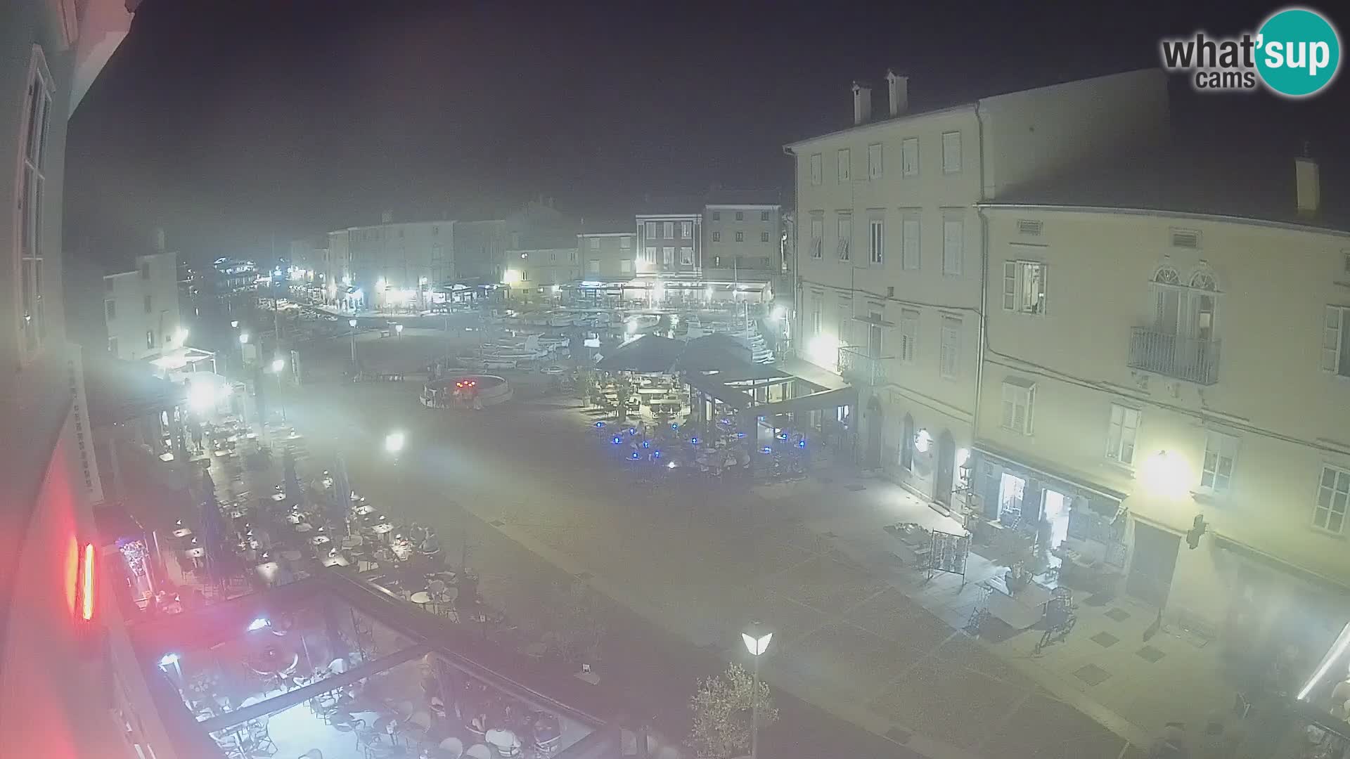 Web kamera Grad Cres – glavni trg i “mandrač” – otok Cres