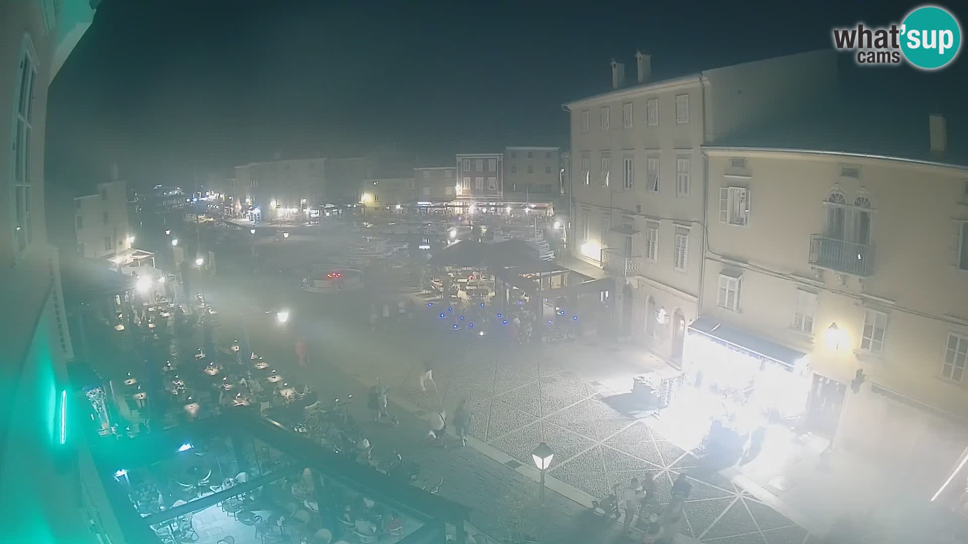 LIVE cam Cres city – place principale et “mandrač” – île de Cres – Croatie