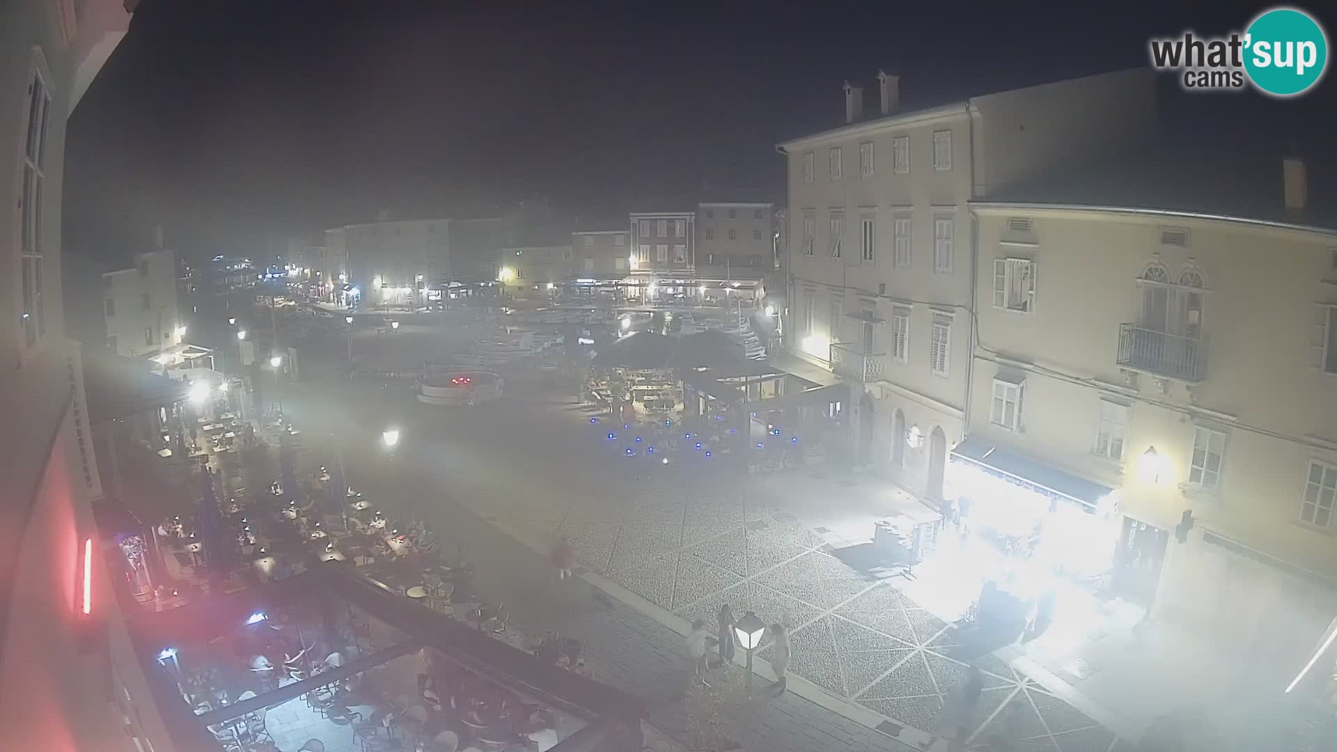 Web kamera Grad Cres – glavni trg i “mandrač” – otok Cres