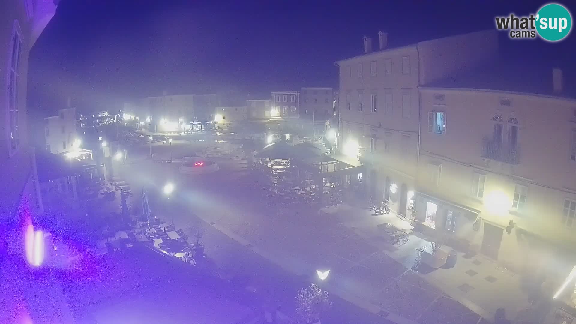 Web kamera Grad Cres – glavni trg i “mandrač” – otok Cres