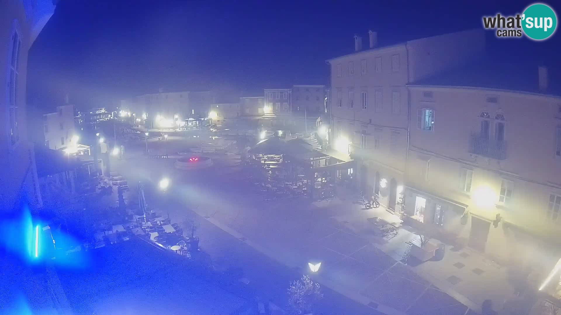 Web kamera Grad Cres – glavni trg i “mandrač” – otok Cres
