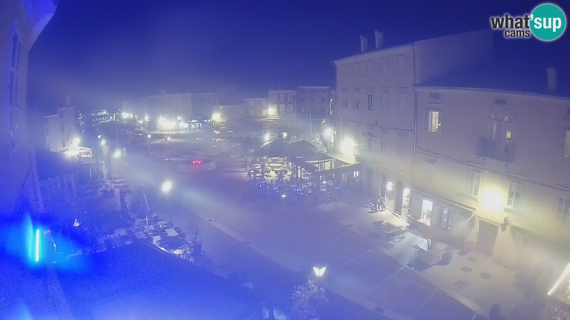 Web kamera Grad Cres – glavni trg i “mandrač” – otok Cres