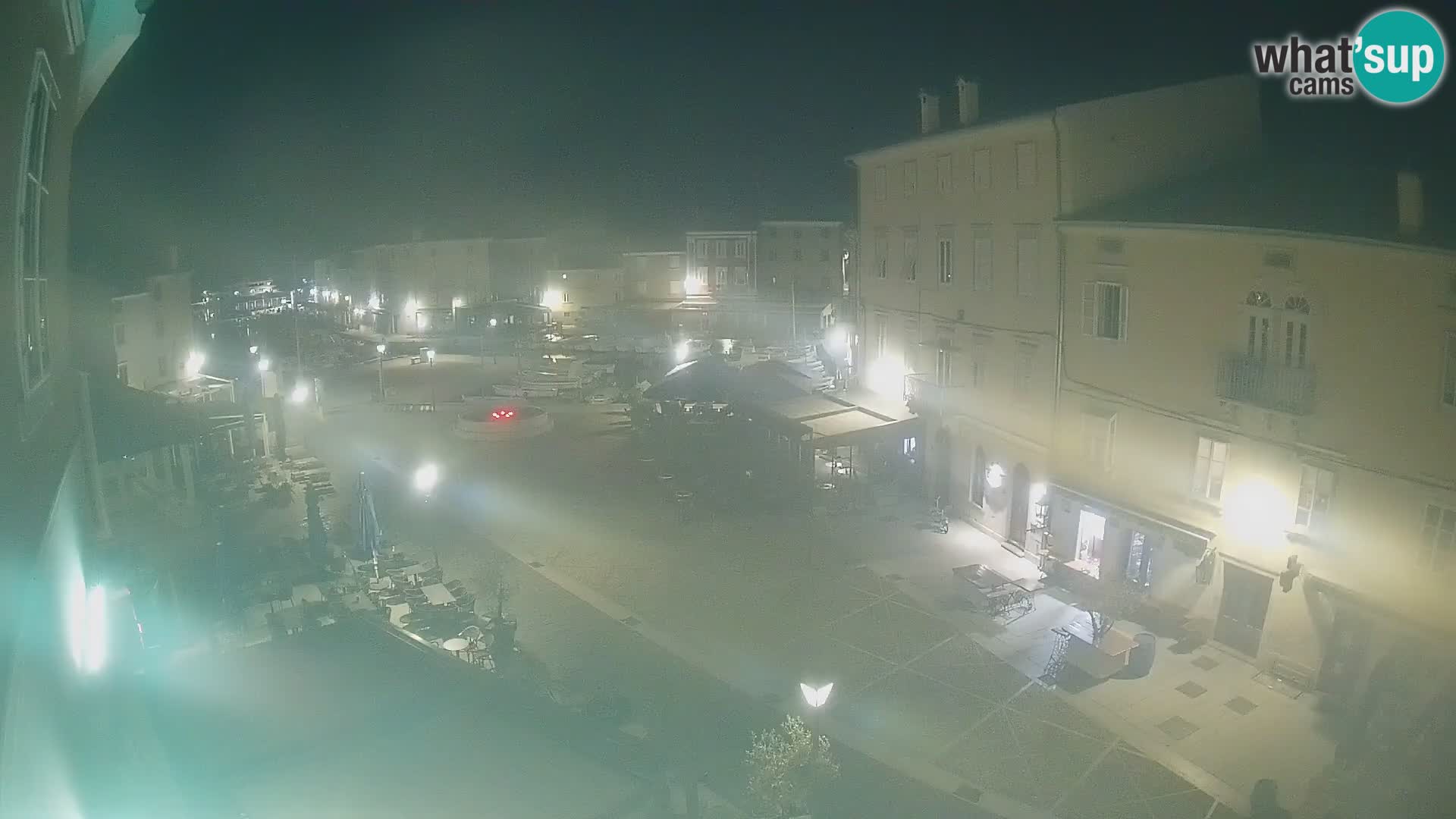 Web kamera Grad Cres – glavni trg i “mandrač” – otok Cres