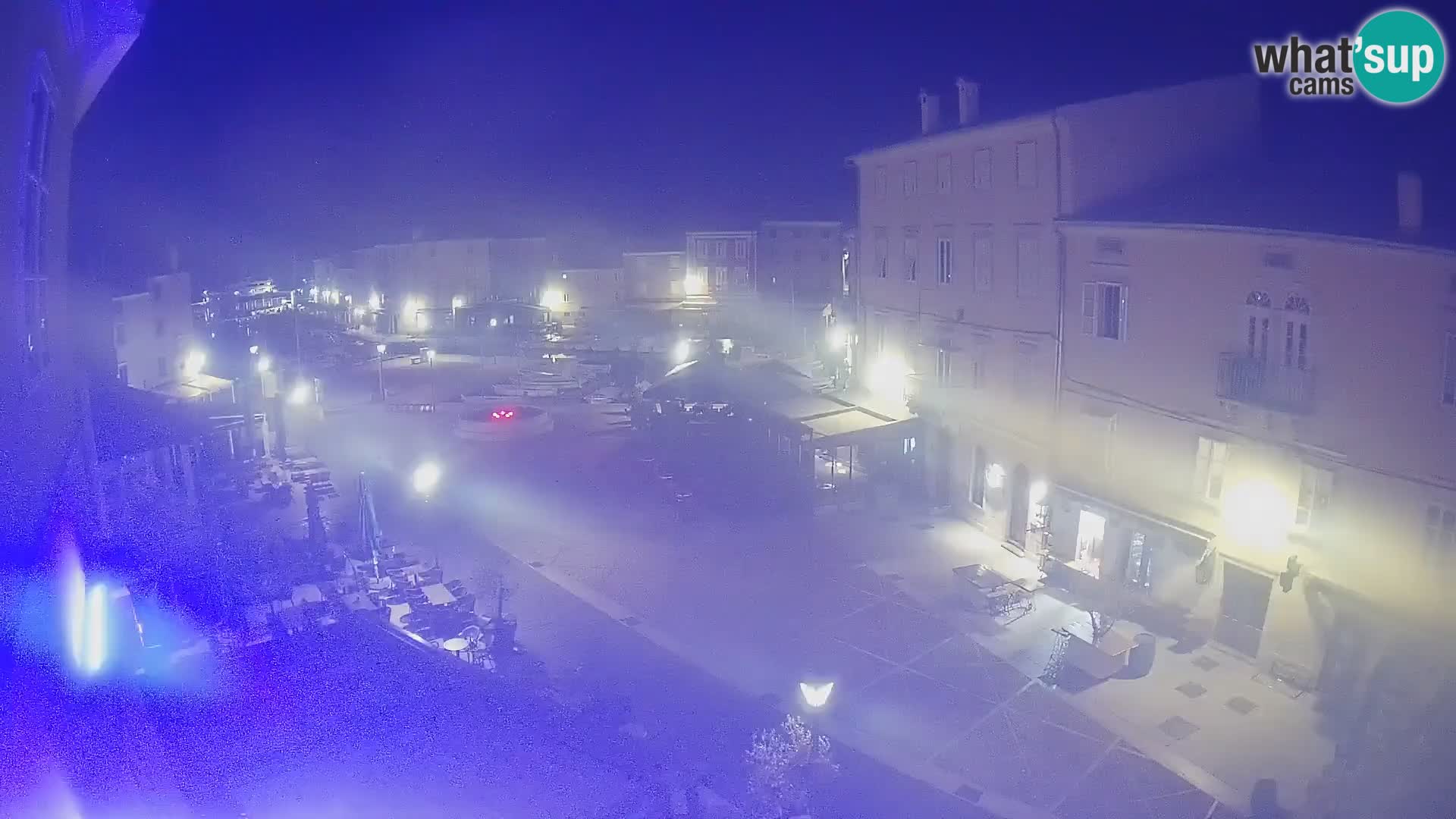 Web kamera Grad Cres – glavni trg i “mandrač” – otok Cres
